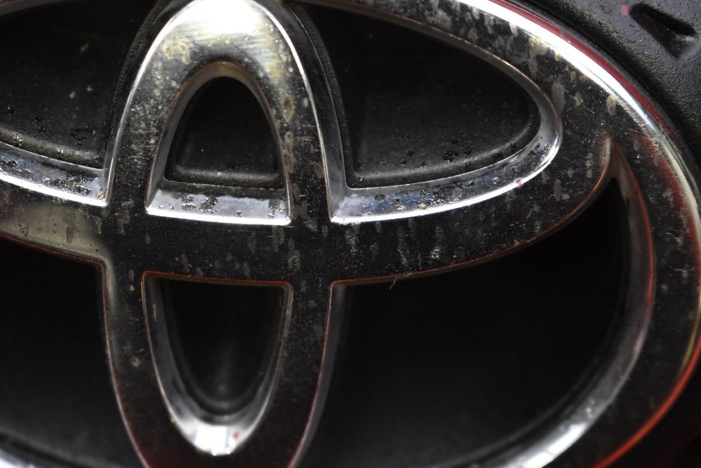 GRIGLIA nero 53114-02010 TOYOTA COROLLA E12 00-08