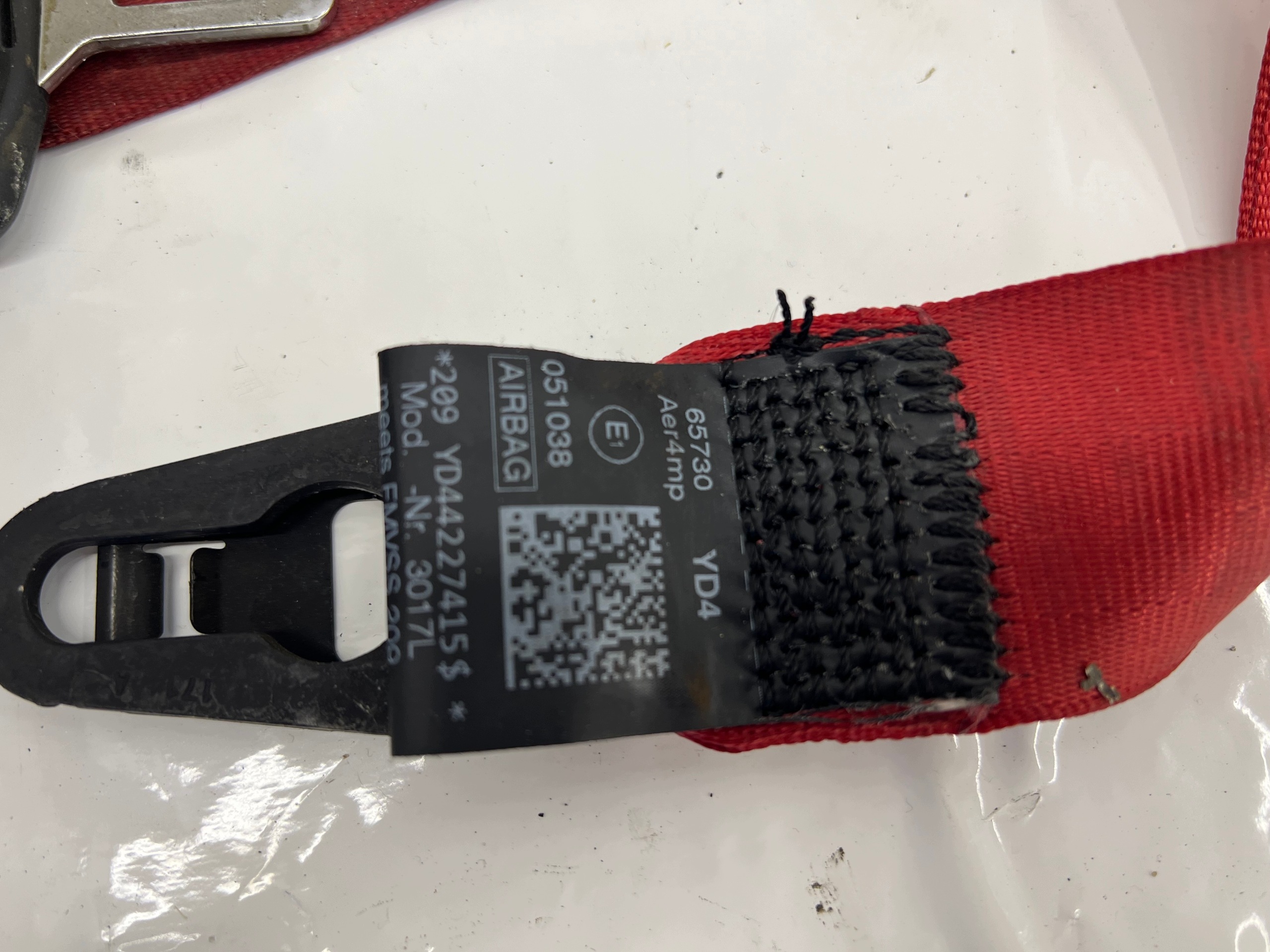 tension belt safety front left driver´s AUDI A6 C7 4G8857705J EU
