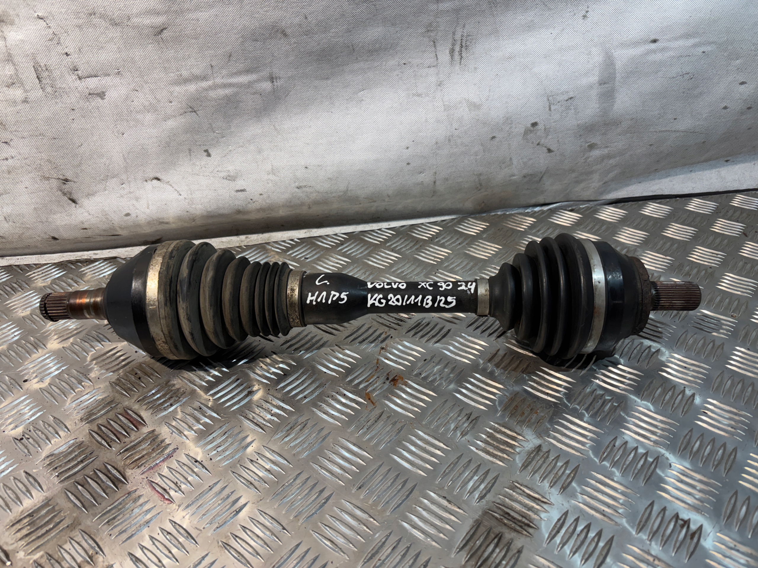 semi-axis left front Volvo XC90 and 1 automat 2,4D P30651435