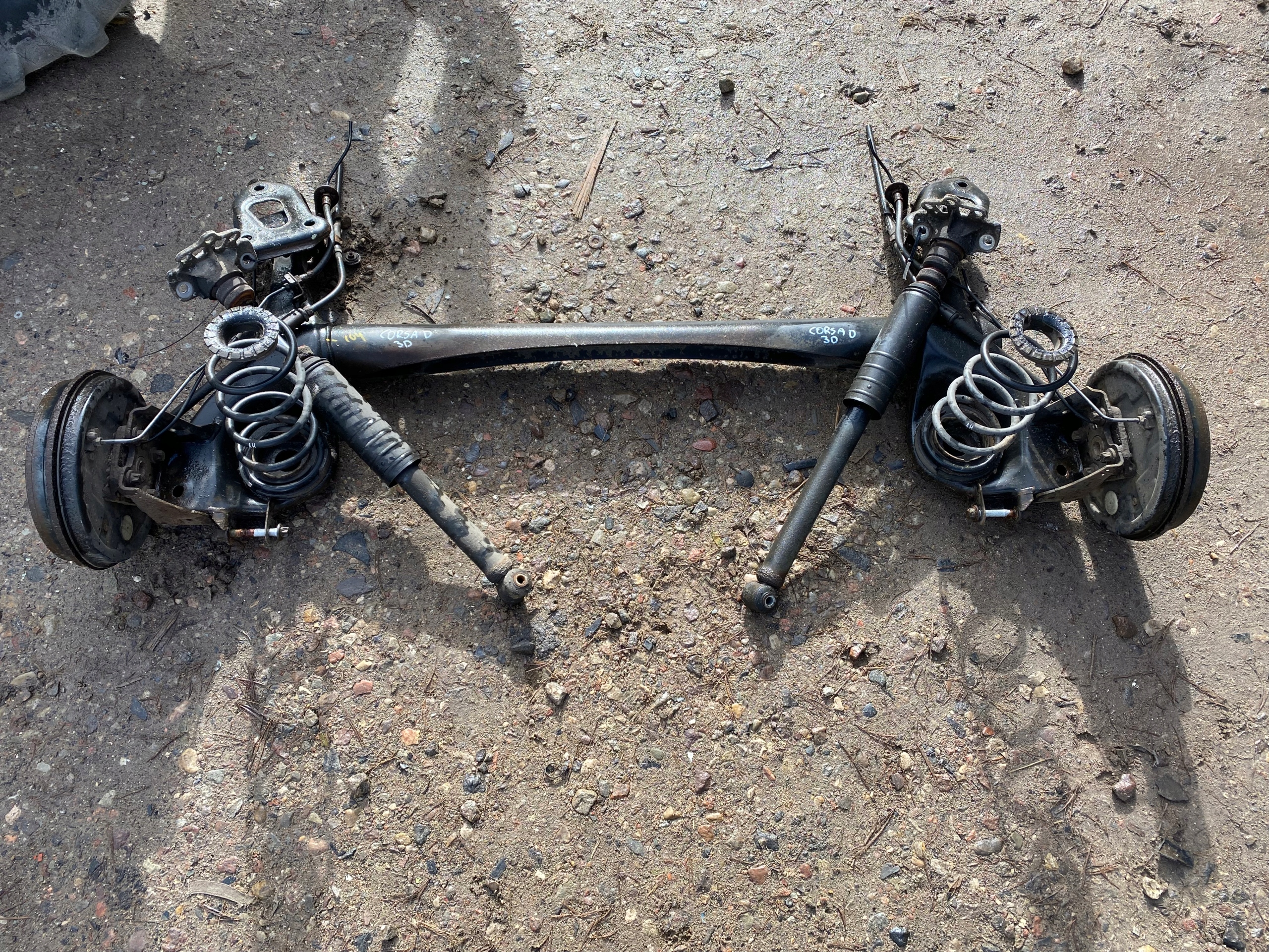 OPEL CORSA D 3D BELKA ZAWIESZENIE TYŁ KOMPLET