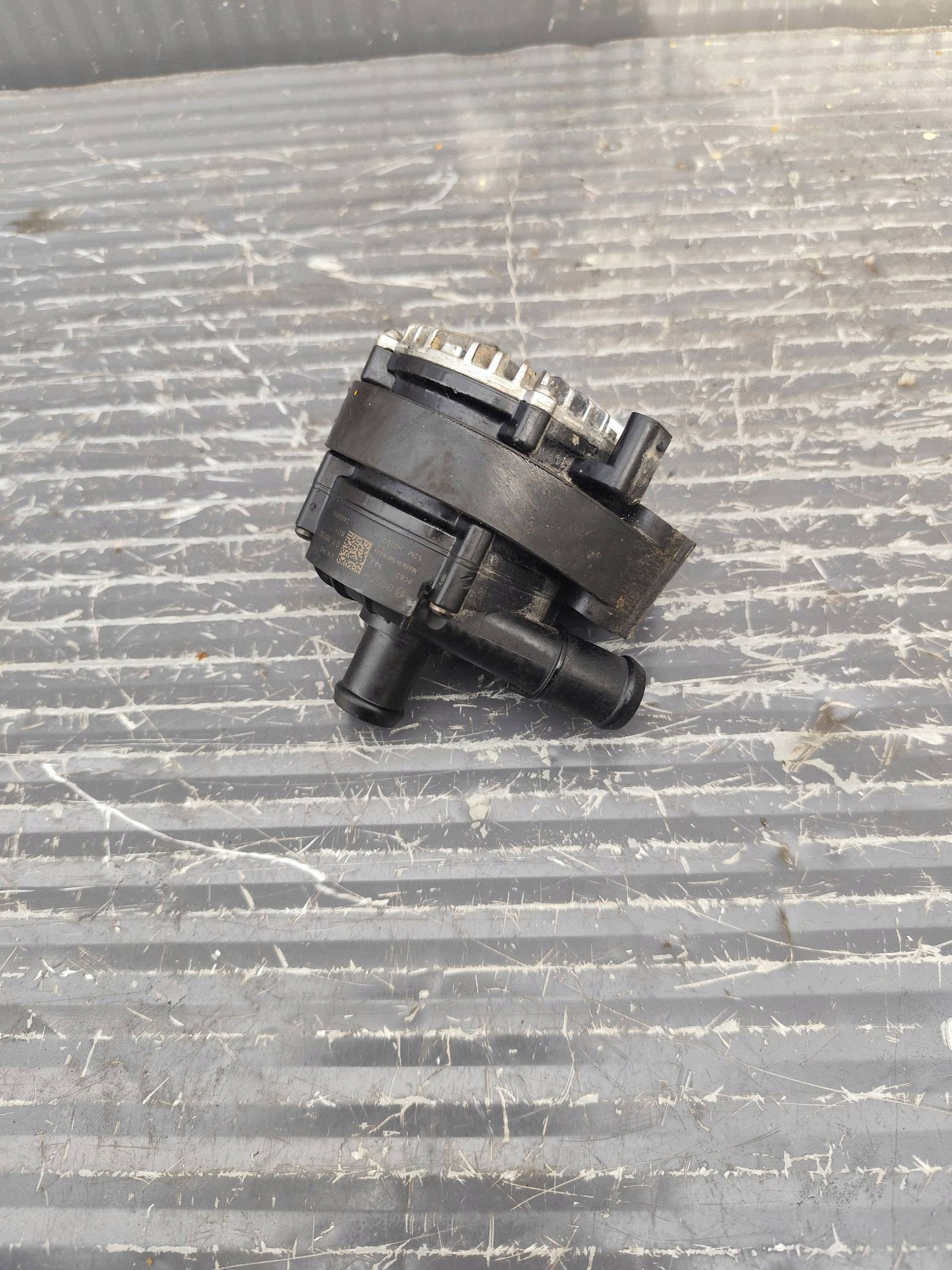 VW T-ROC 2GA LIFT water pump 04L965567C