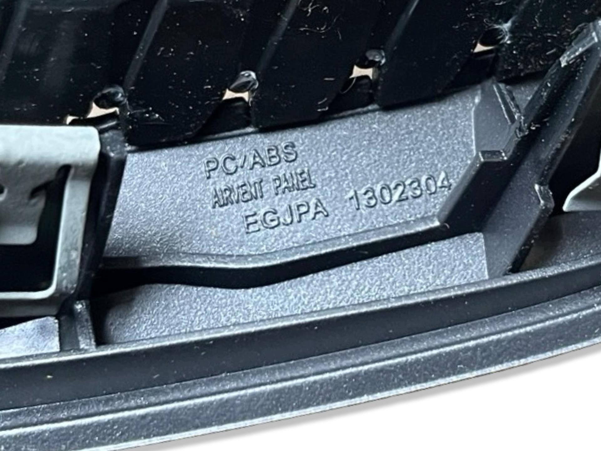 grid air conditioning devices central Volvo V40 2 2015 30780844