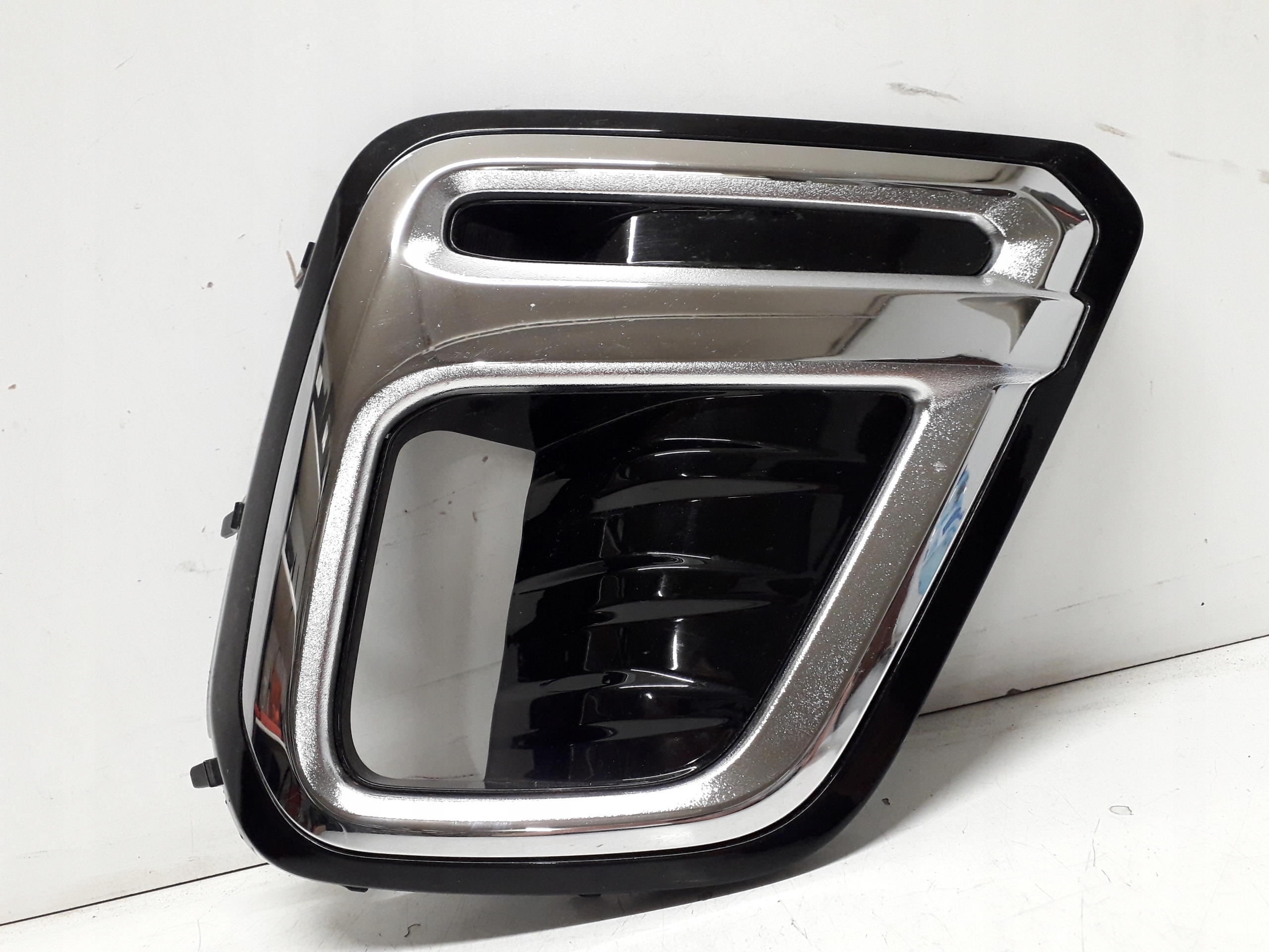 SUBARU FORESTER 18- KRATKA ZDERZAKA PRZEDNIEGO PRAWA C170100030