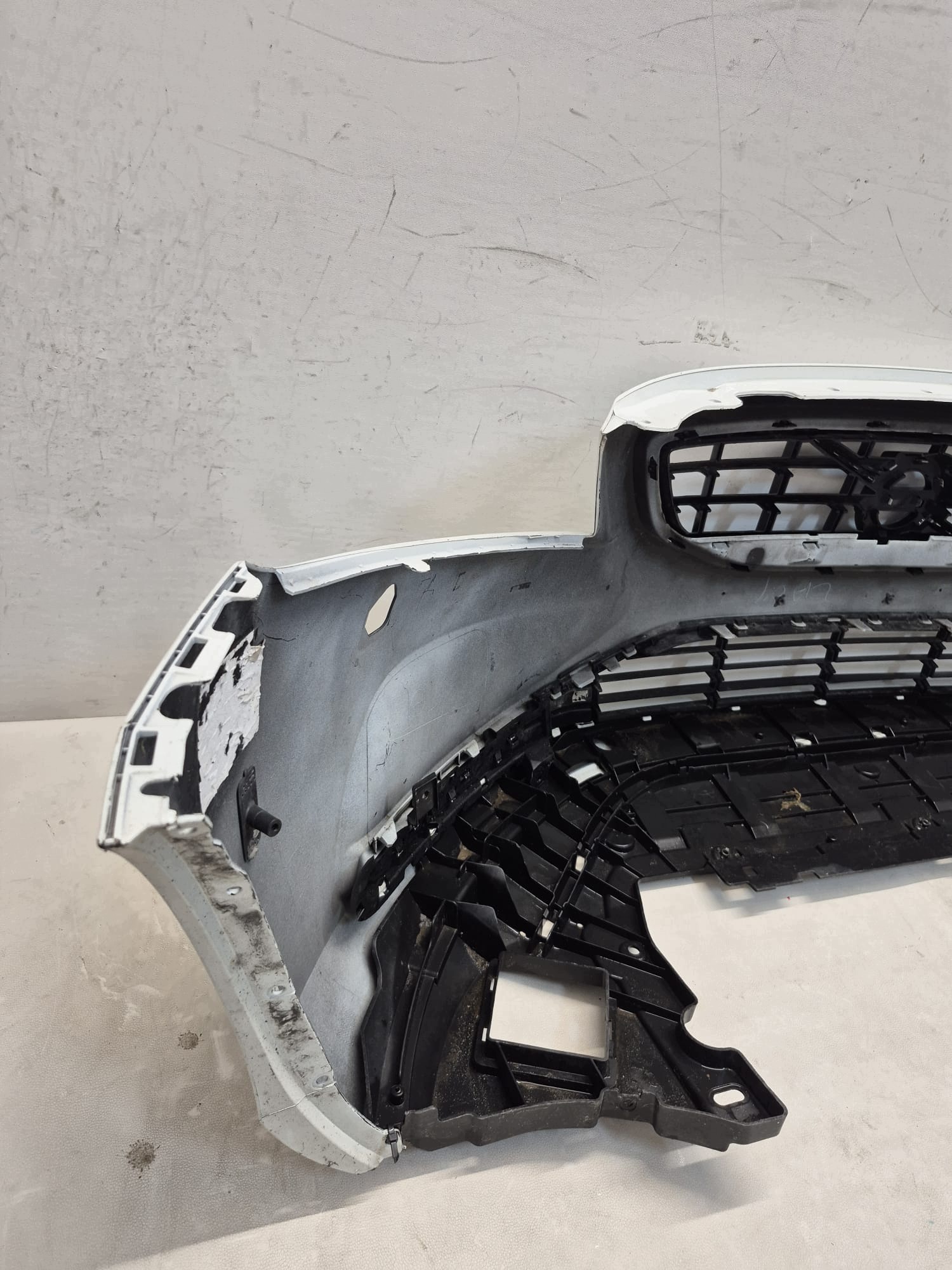 VOLVO V40 II 12-16 bumper front front grill cover grid SPR 31283732