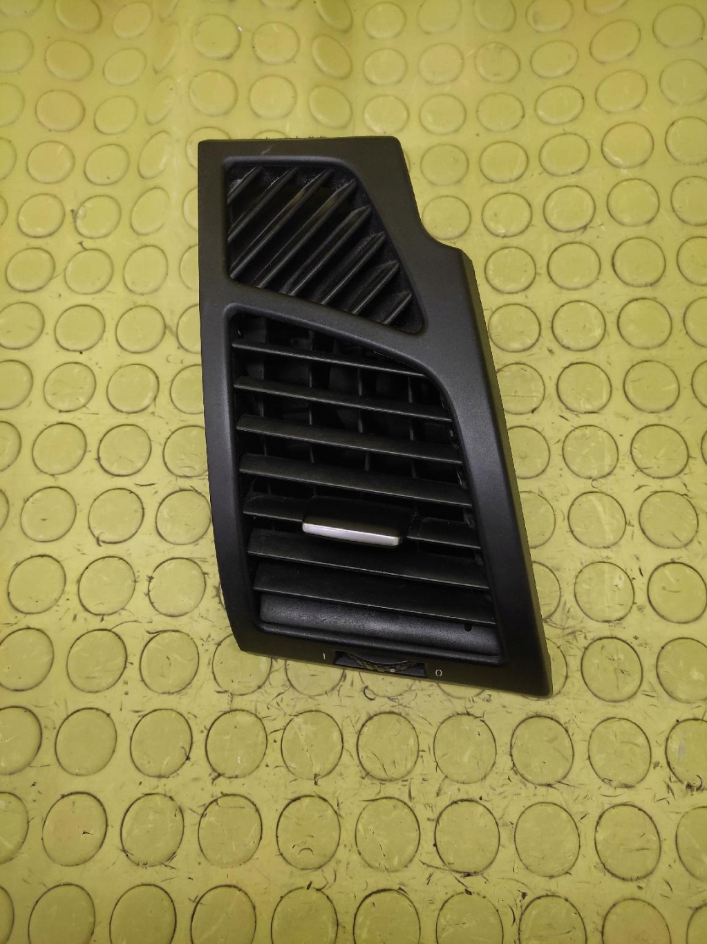 BMW 1 E87 grid air conditioning devices 705918812