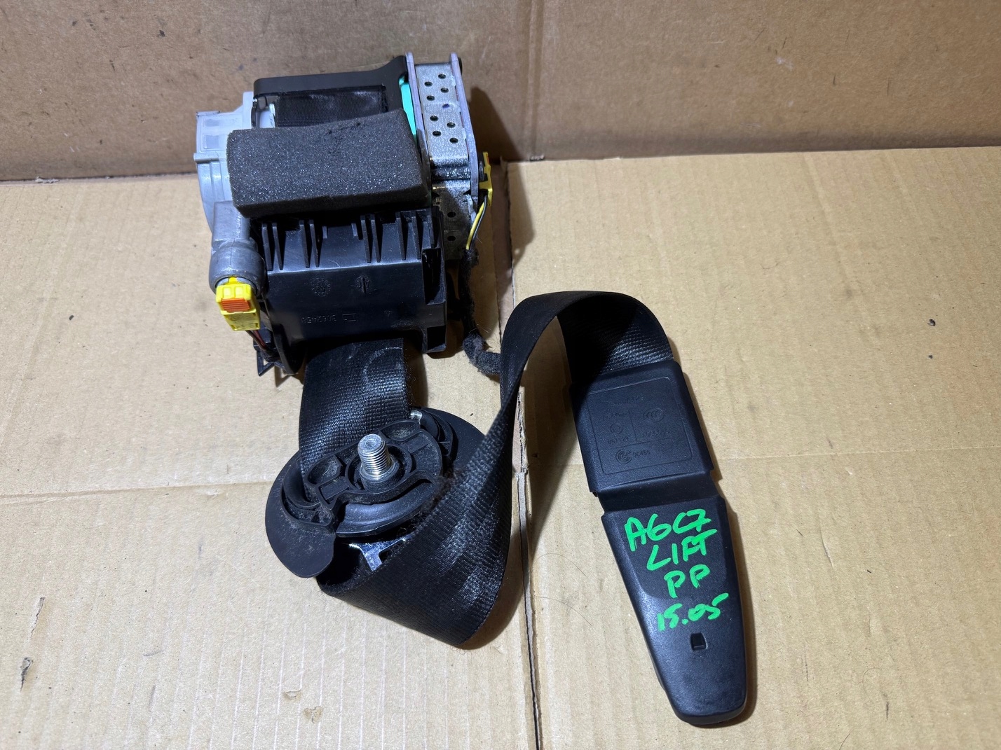 AUDI A6 C7 tension belt safety right front front 4G8857706M