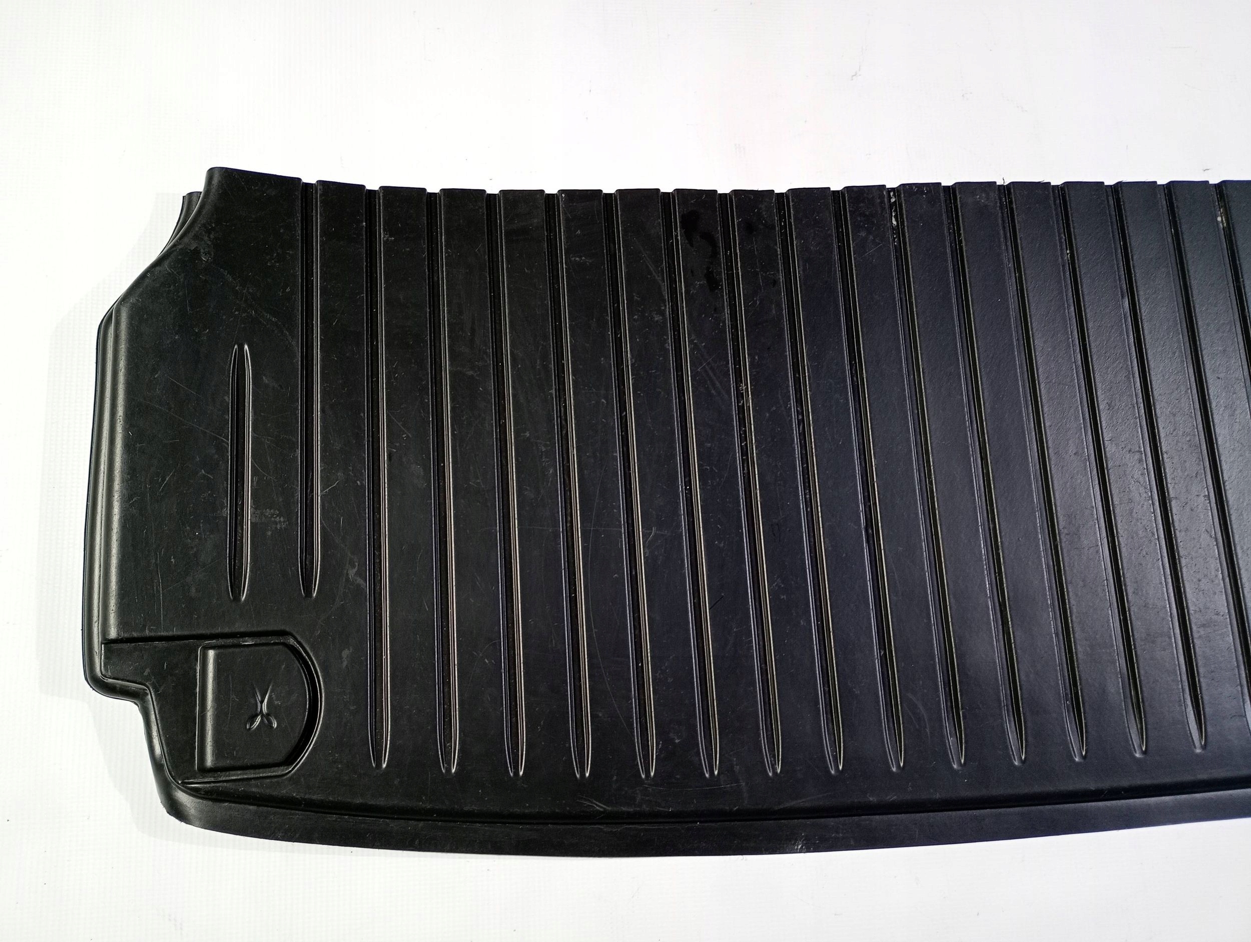 mats boot cover mata rubber Ford Explorer VI 2020