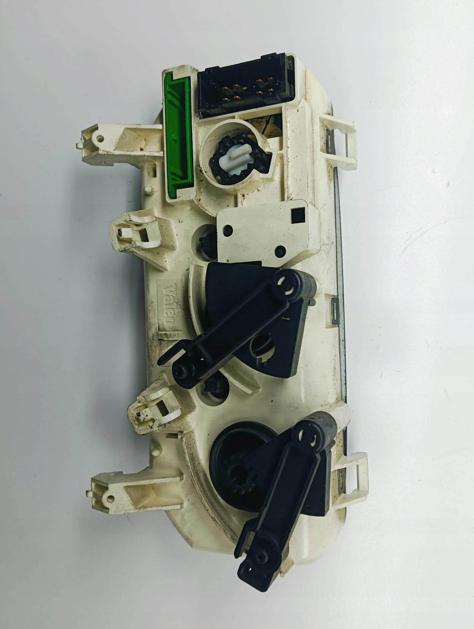 Panel Bouches buses Manuel Renault CLIO II 654982E