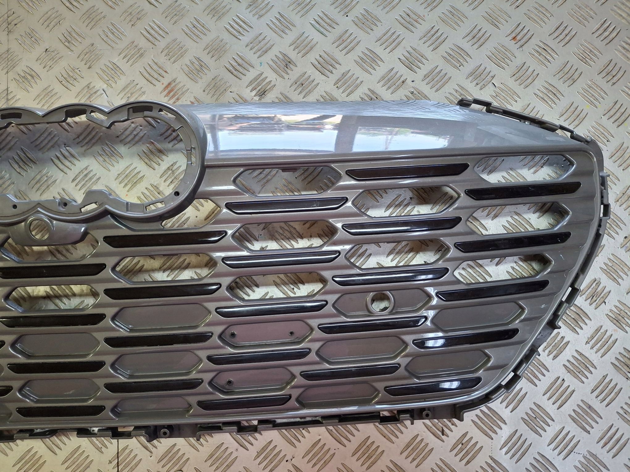 Grille AUDI Q8 E-TRON LIFT 2023R->