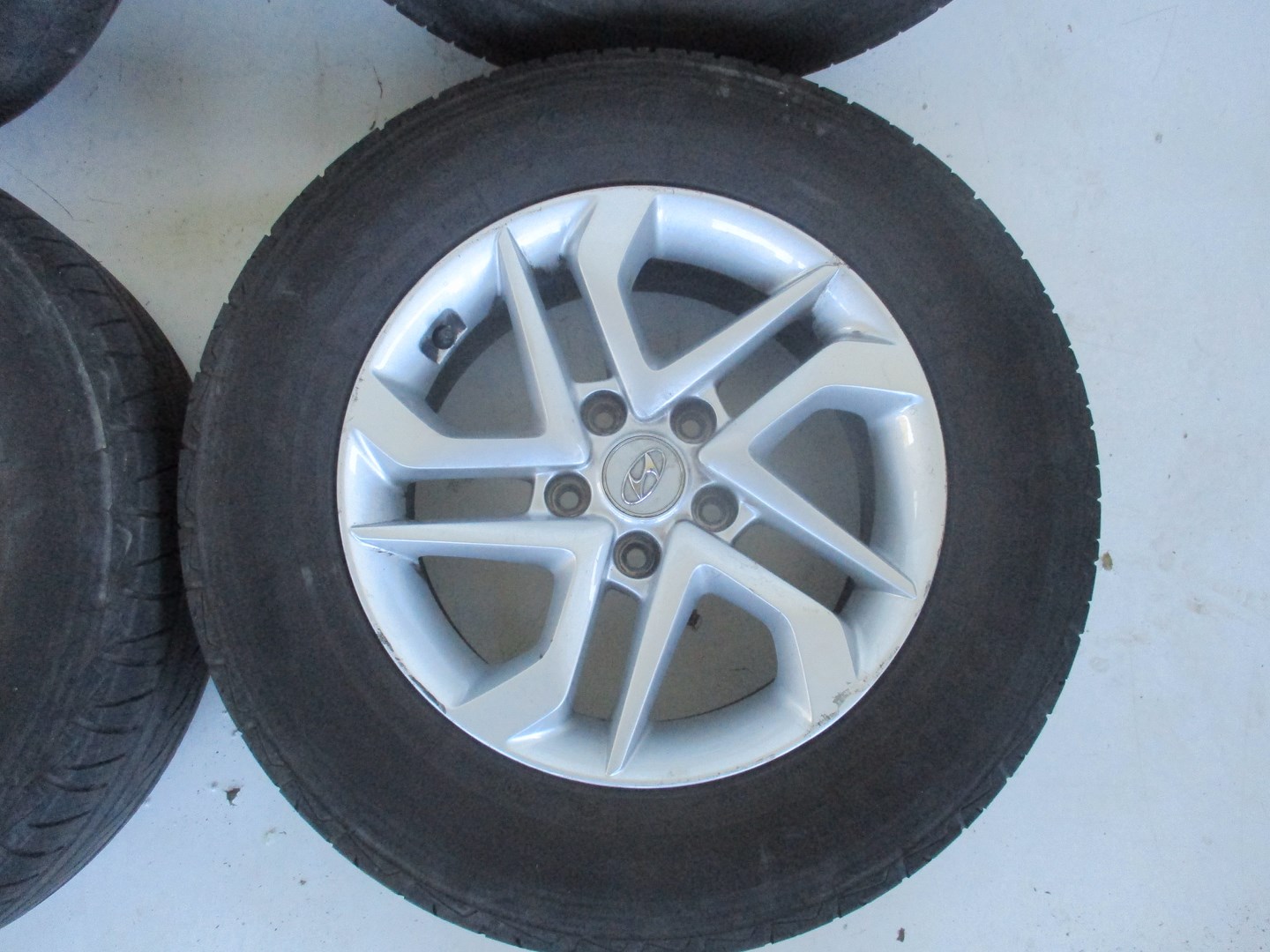 wheels discs tyres HYUNDAI TUCSON R16 17r