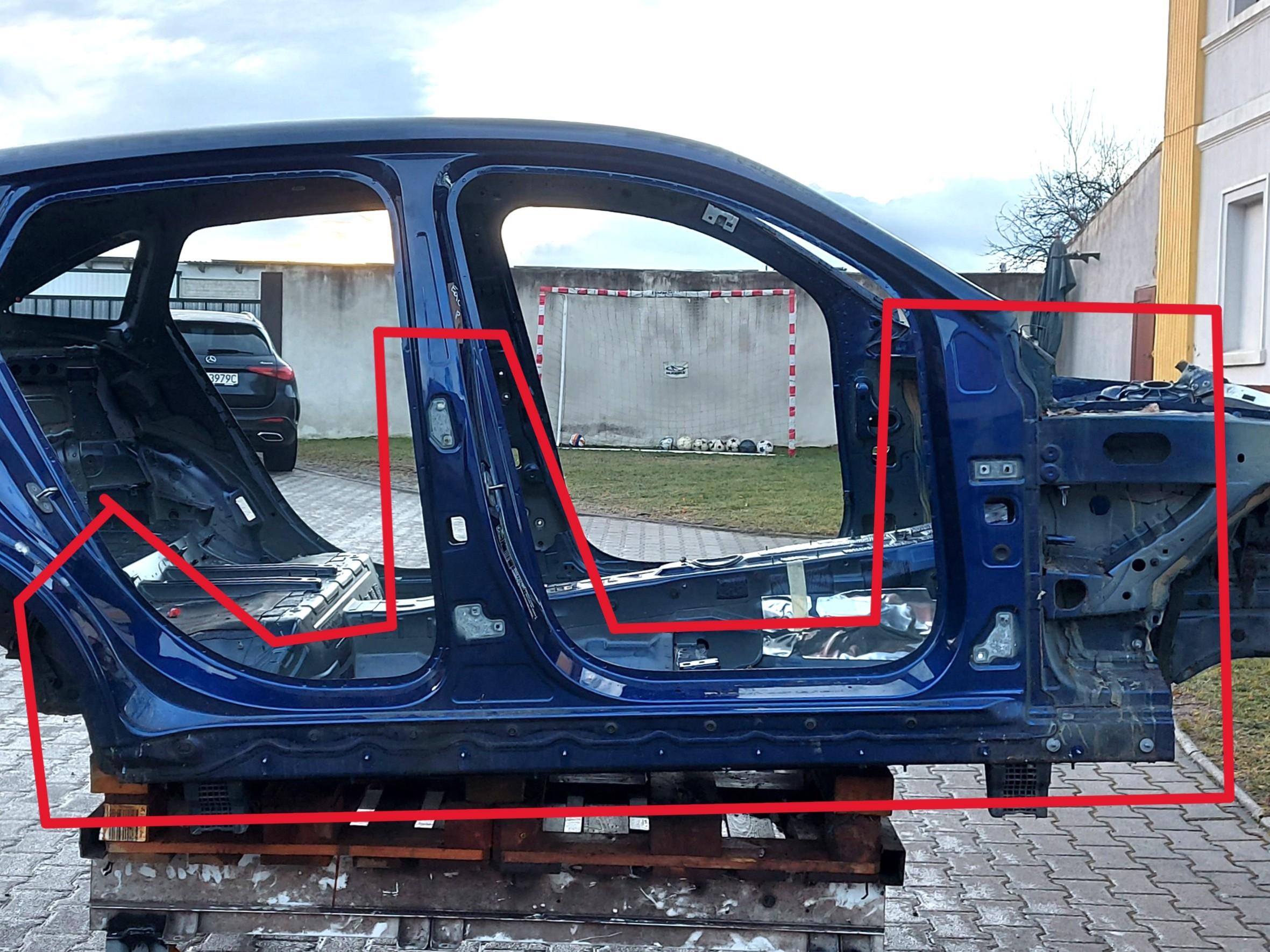 Mercedes EQC 400 W293 pillar central right BOK threshold