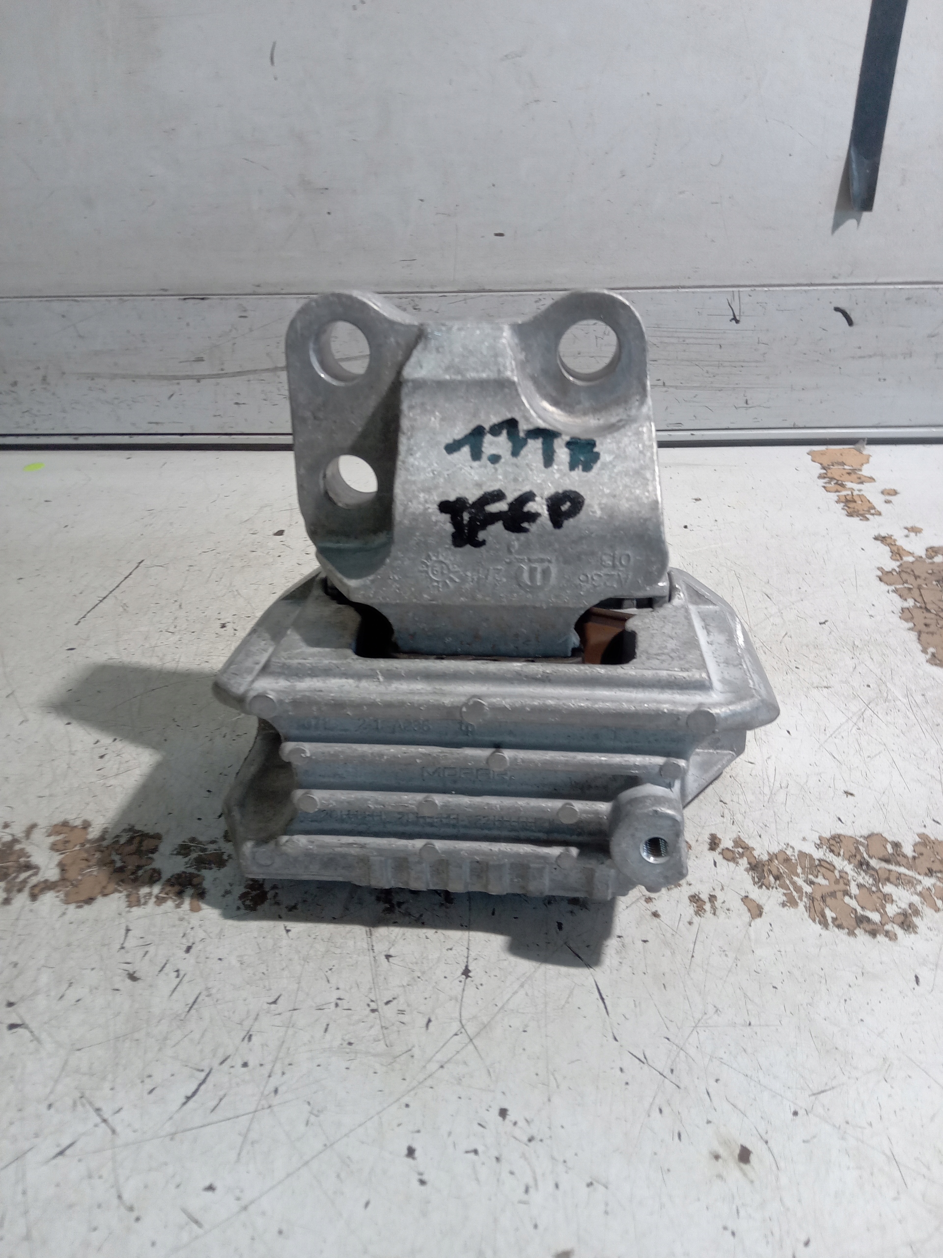 JEEP RENEGADE PODUSZKA SKRZYNI 00520903480 1 3 GSE