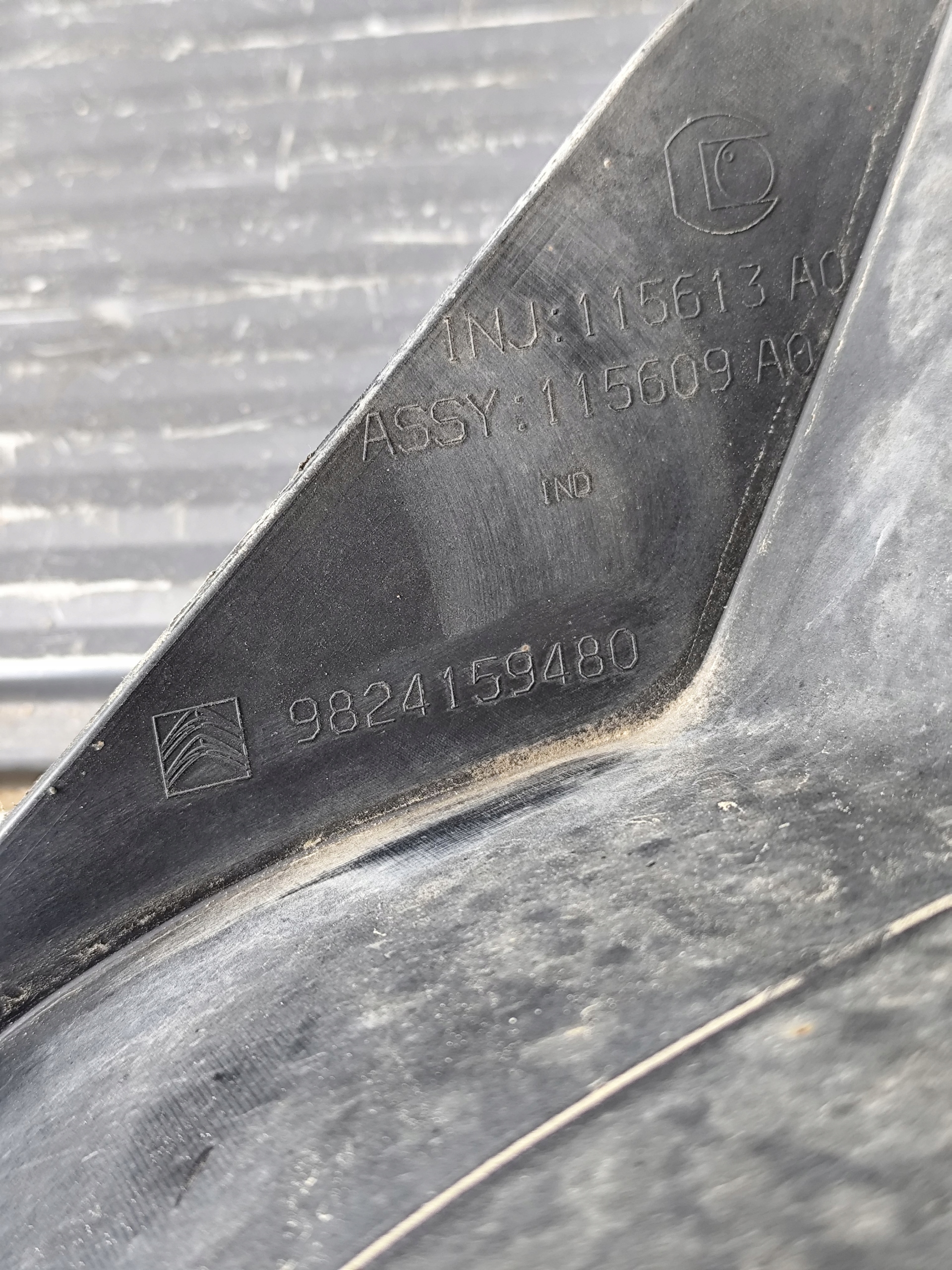 CITROEN C5 AIRCROSS mudguard rear part right