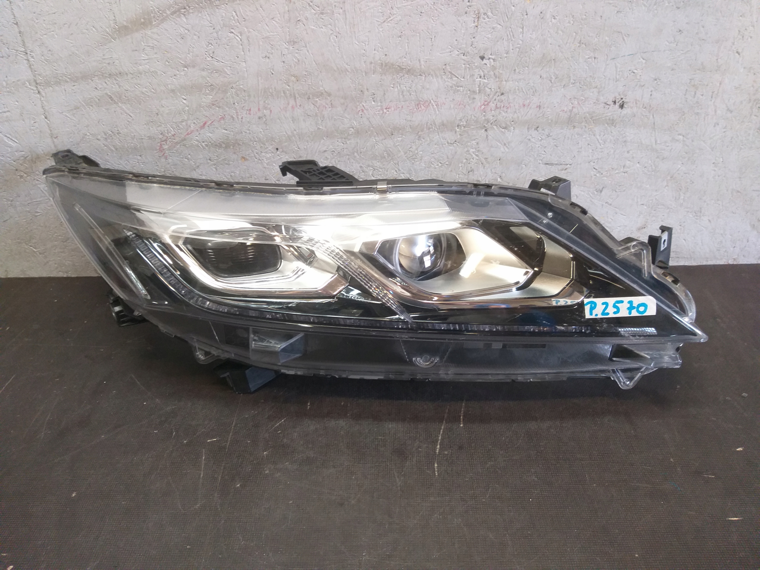 LIGHT FRONT RIGHT MITSUBISHI ECLIPSE CROSS FULL LED