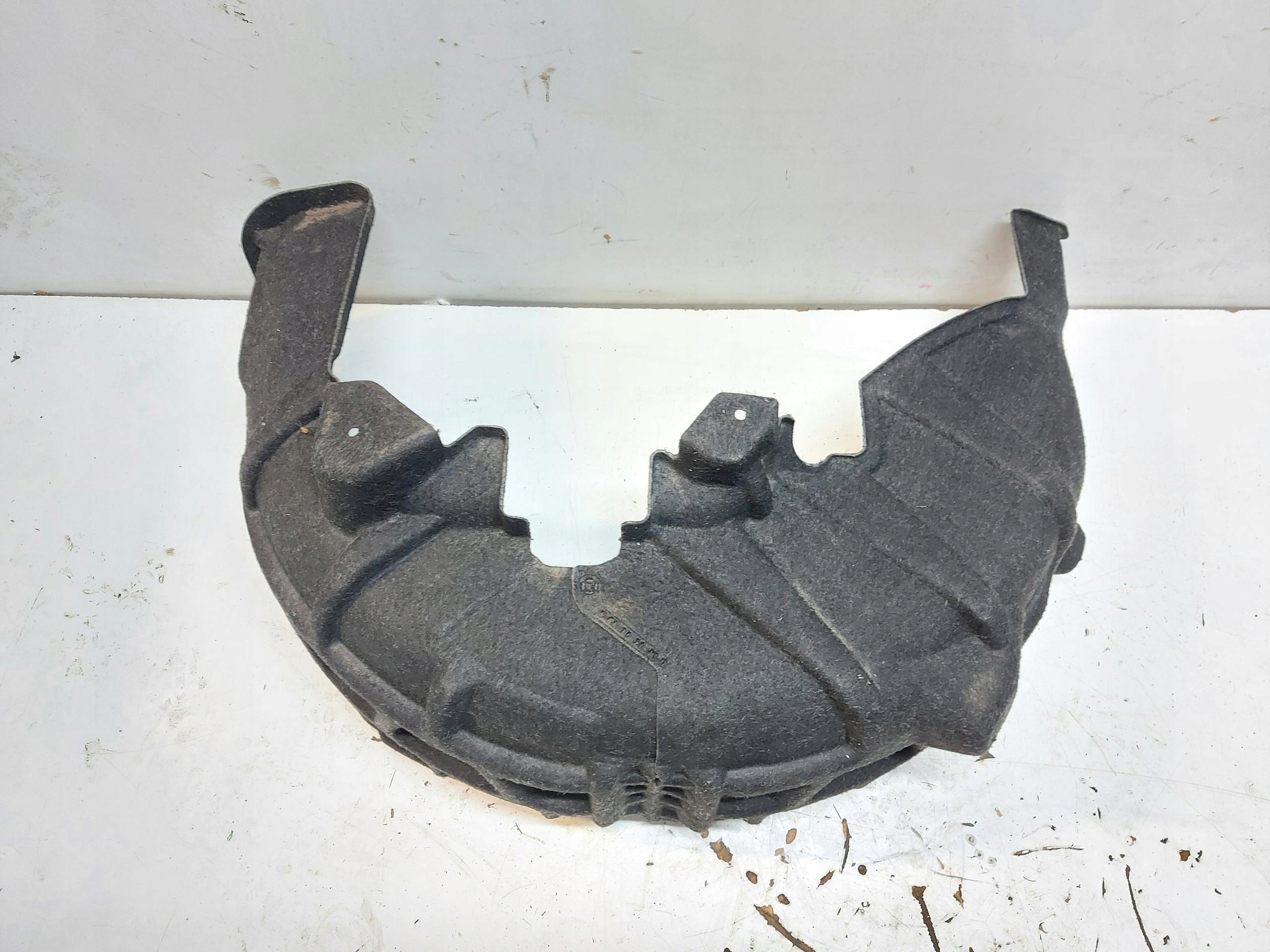 VOLVO XC40 D3 mudguard rear part right