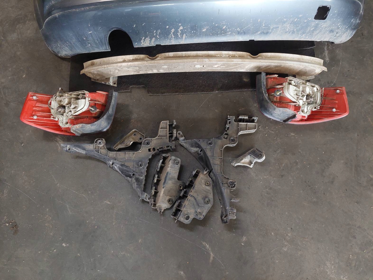 trunk door boot + light left rear part AUDI A3 8P LX7Z