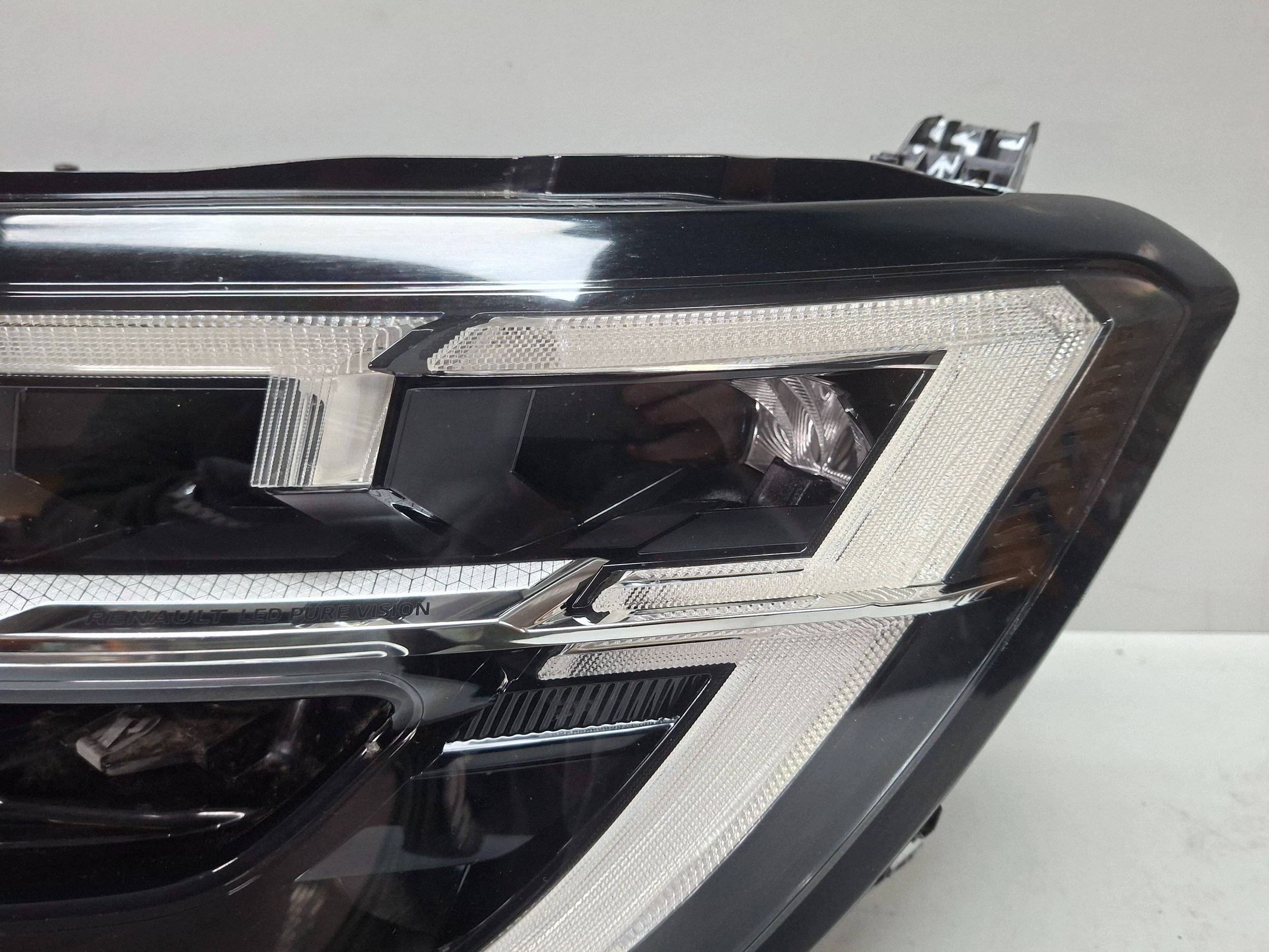light front left FULL LED 260606399R RENAULT AUSTRAL 2023