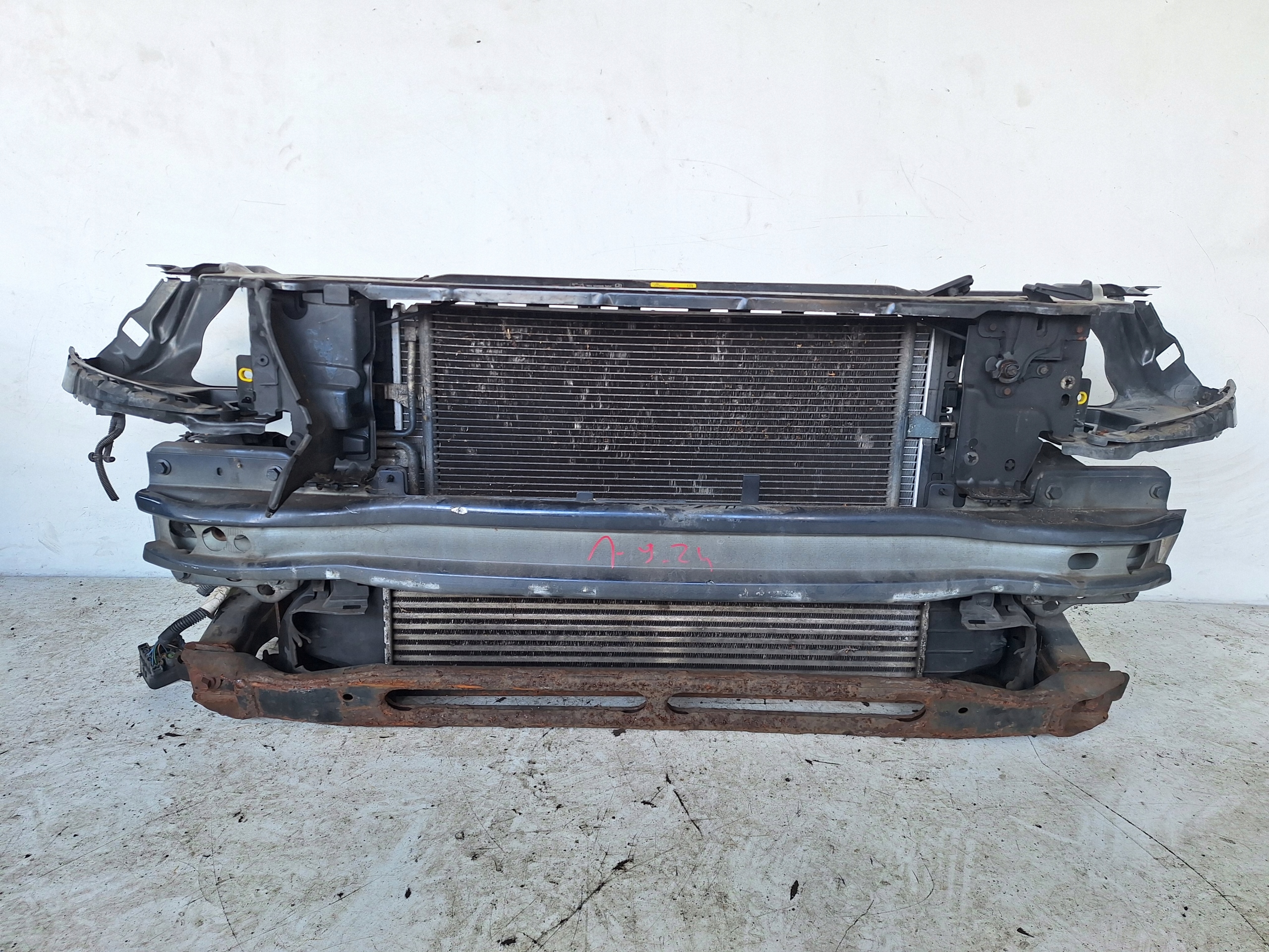 VOLVO XC60 and 08-13 support panel for radiators 2.4 D5 MANUAL