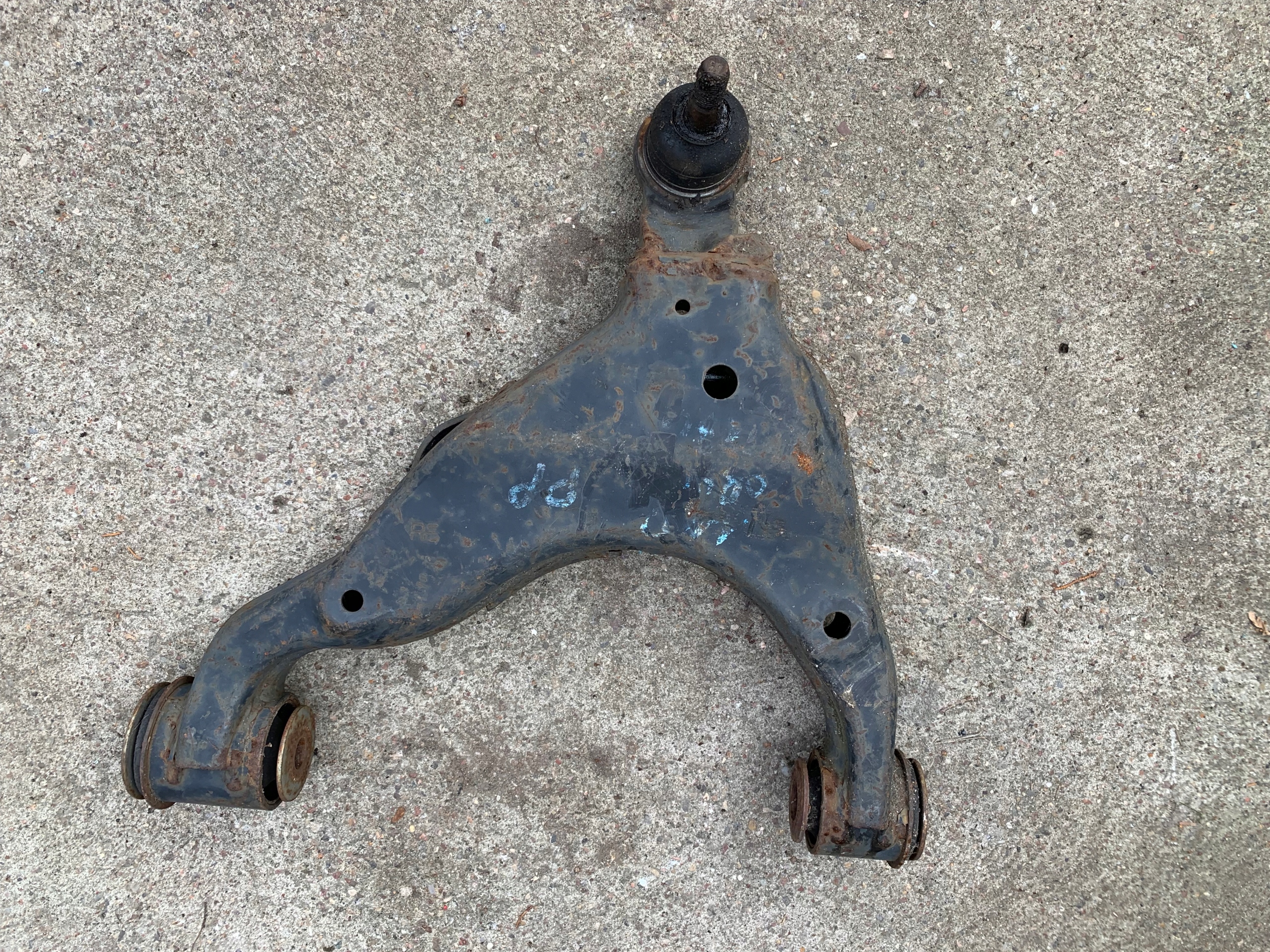 РИЧАГ ПРАВЫЙ ПЕРЕДНИЙ TOYOTA LAND CRUISER 150