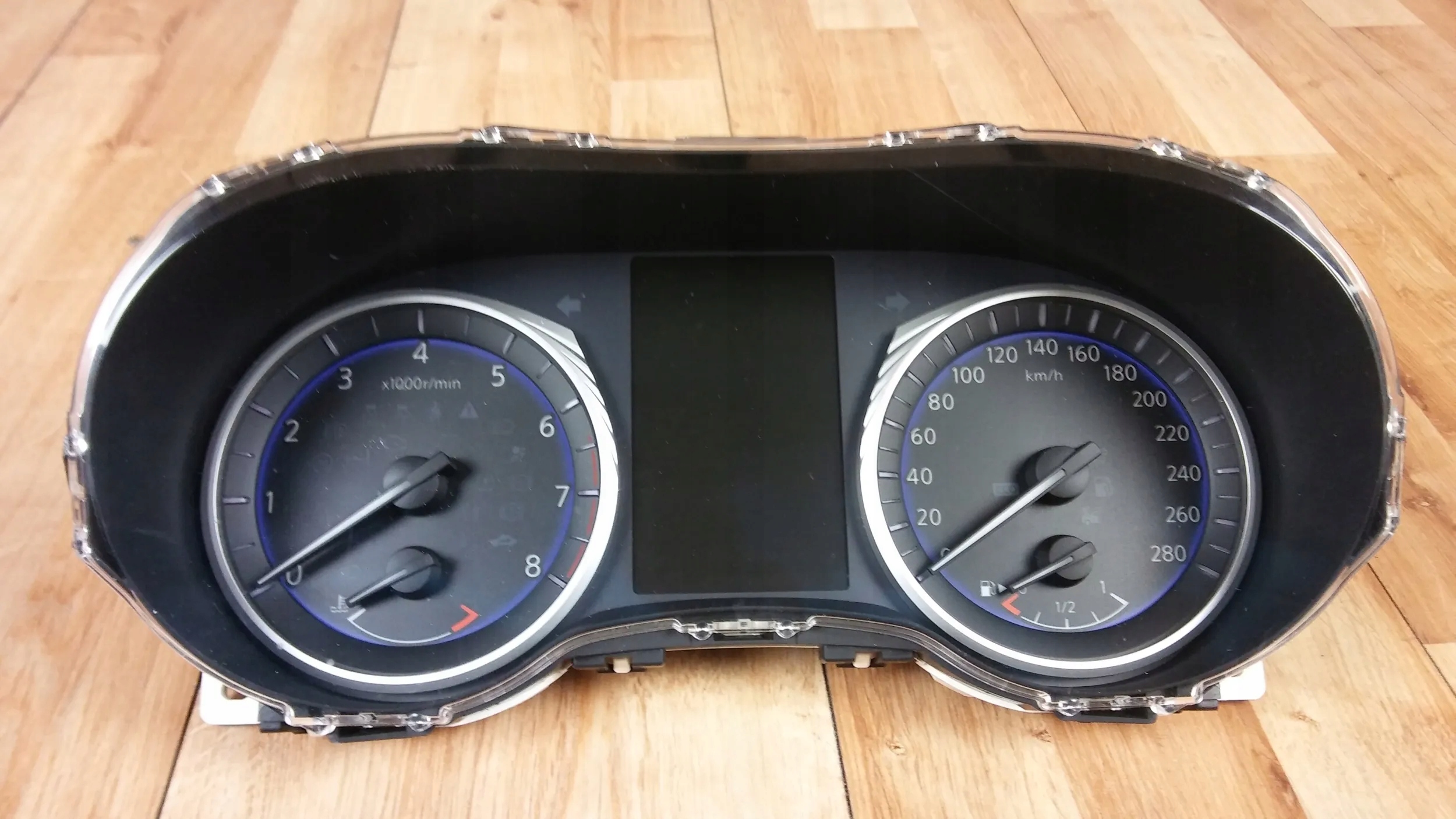 Infiniti Q50 2.0 T dials EUROPA 5CE0C
