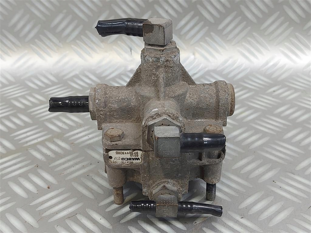 Клапан реле DAF XF460 EURO6 1808338 13-