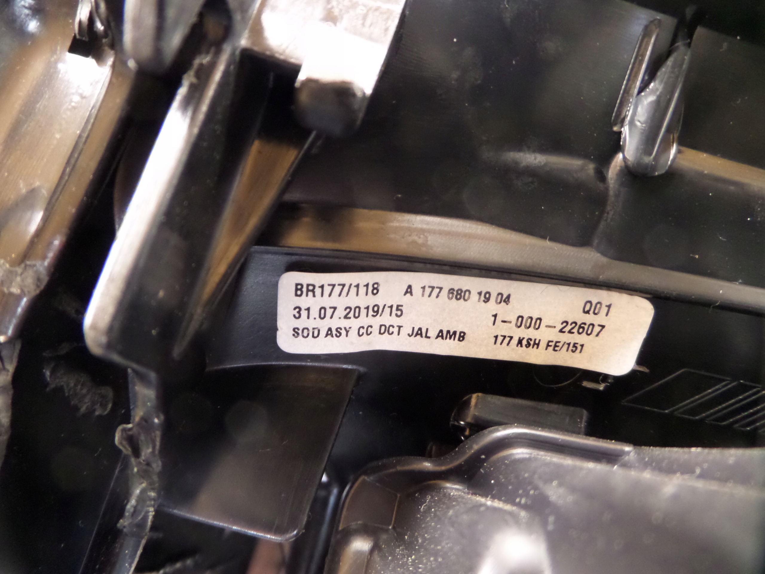 TUNEL mitte PANEL DEKOR MERCEDES A-KLASA A35 AMG W177