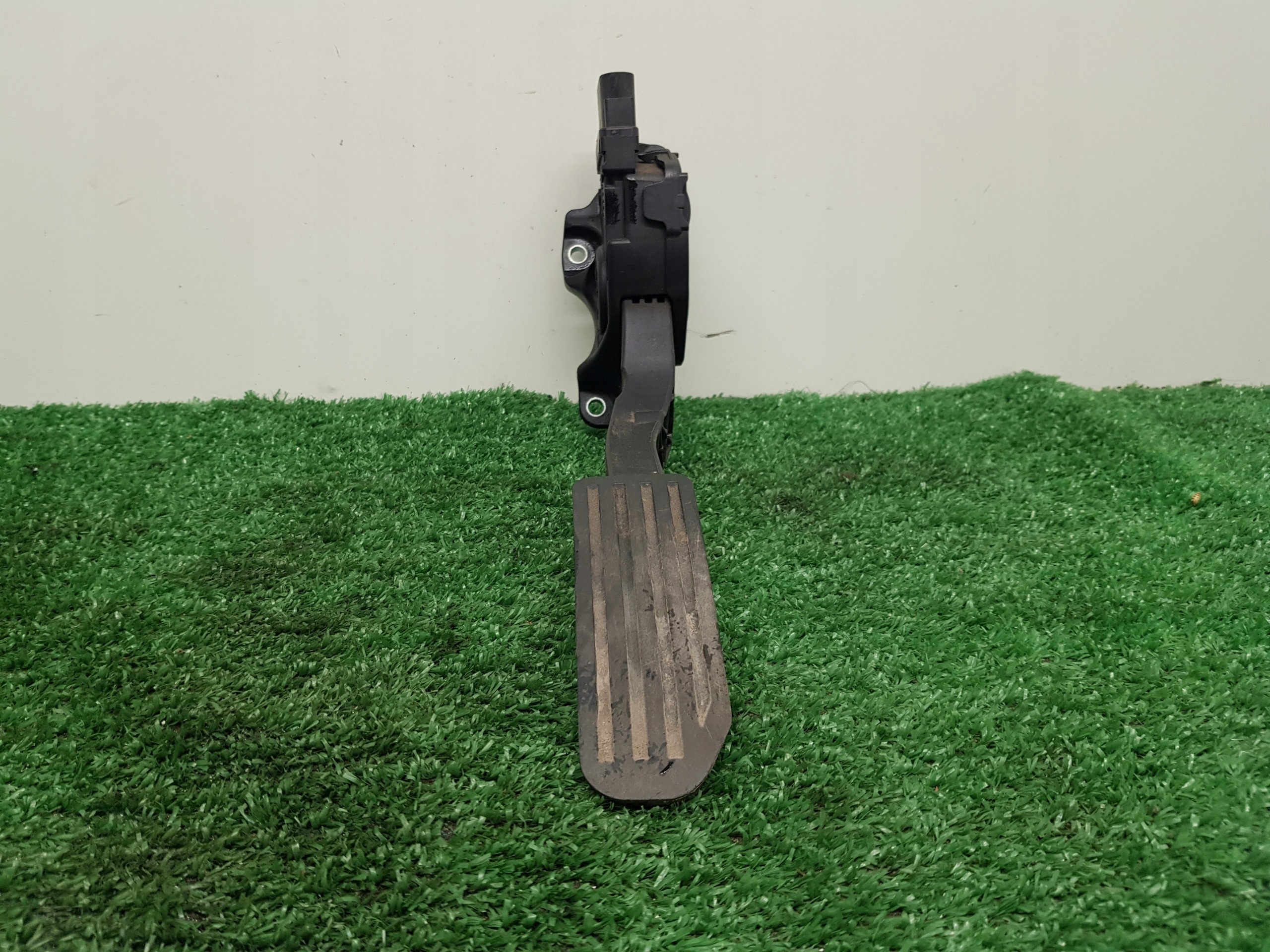 accelerator pedal LAND ROVER FREELANDER 2 7G9N-9F836-FA