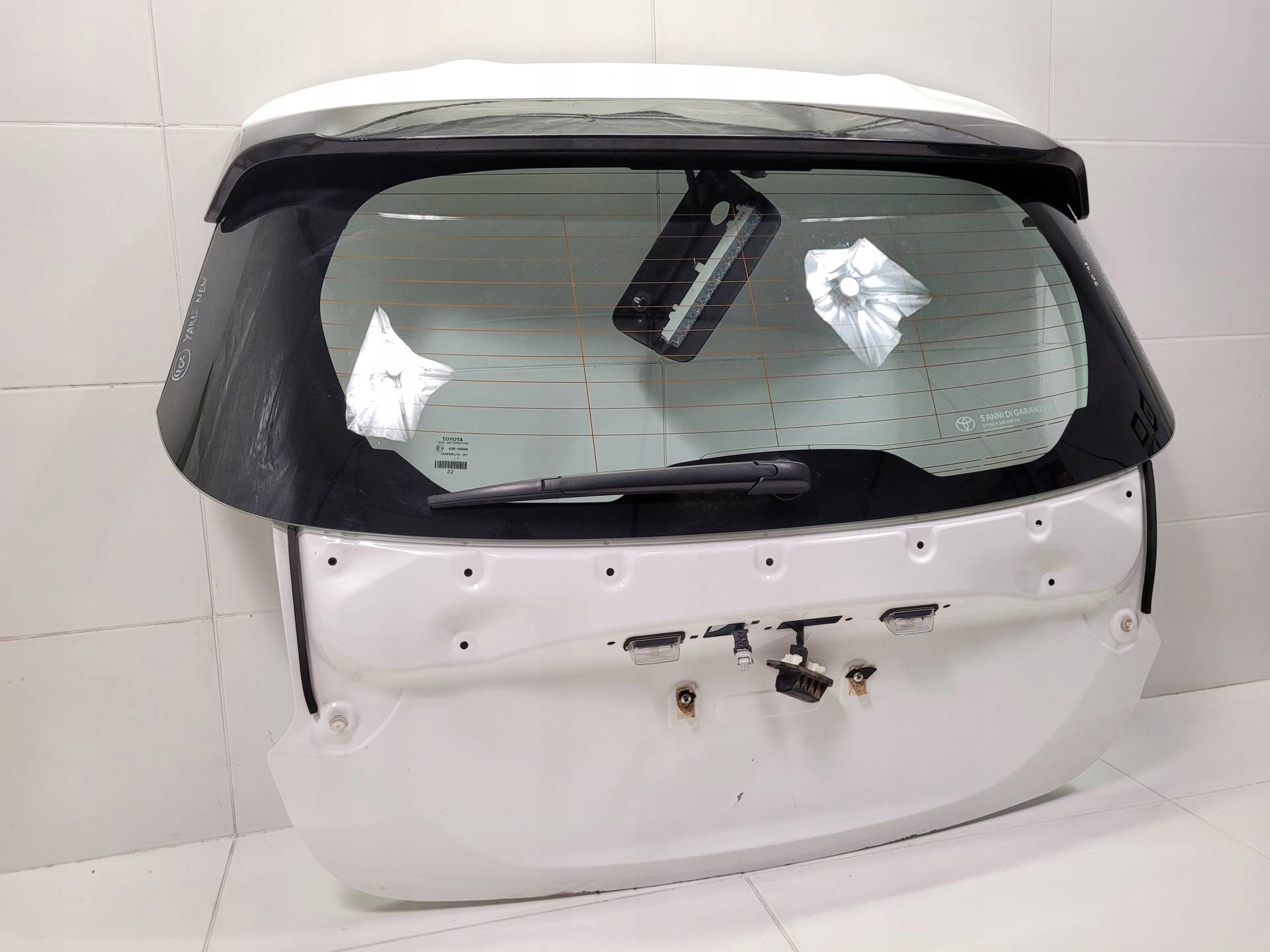 rear trunk door boot Toyota Yaris 3 XP130 2nd facelift 2018