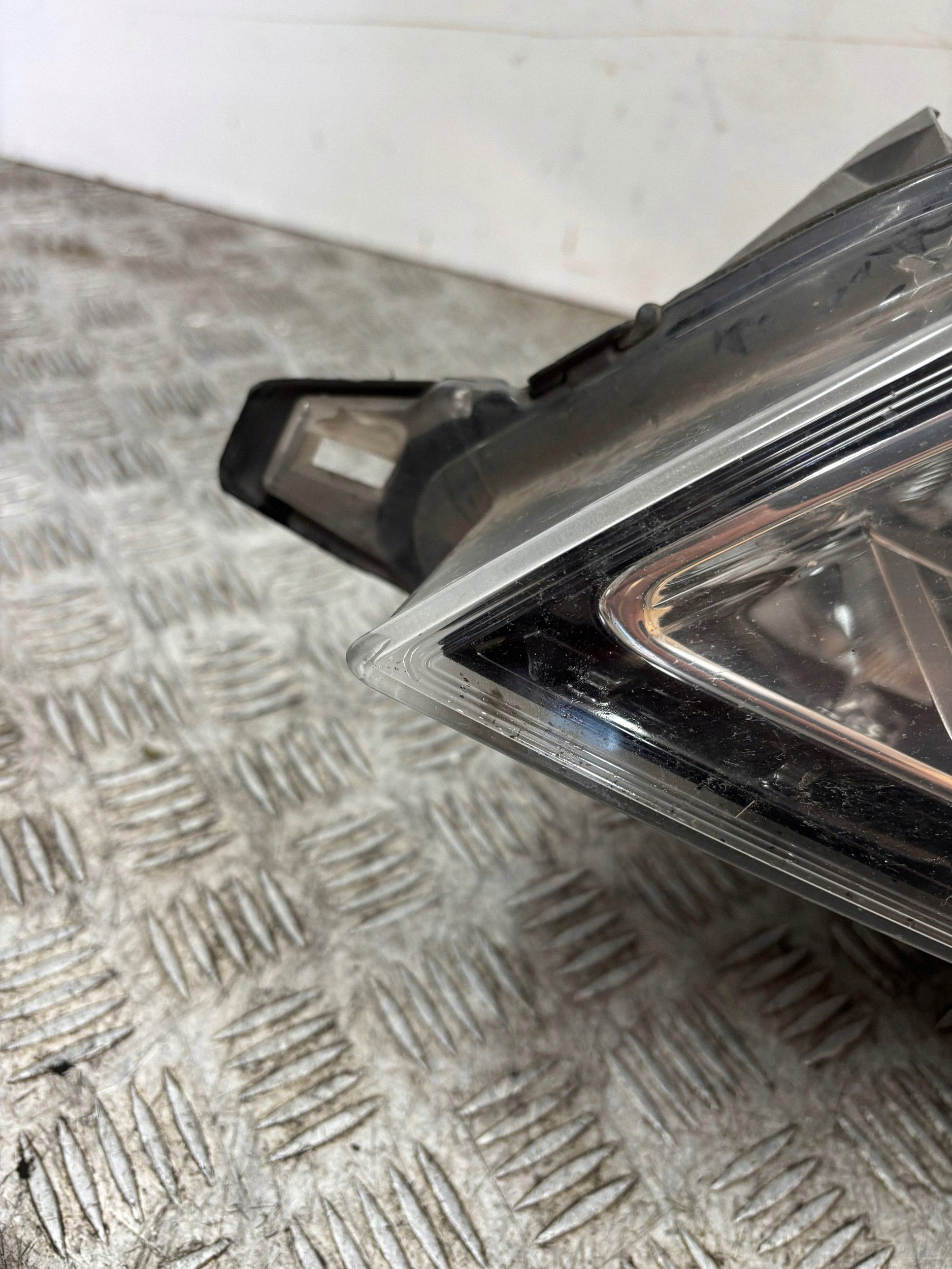 REFLEKTOR light left OPEL MERIVA B LIFT 13- 13372335