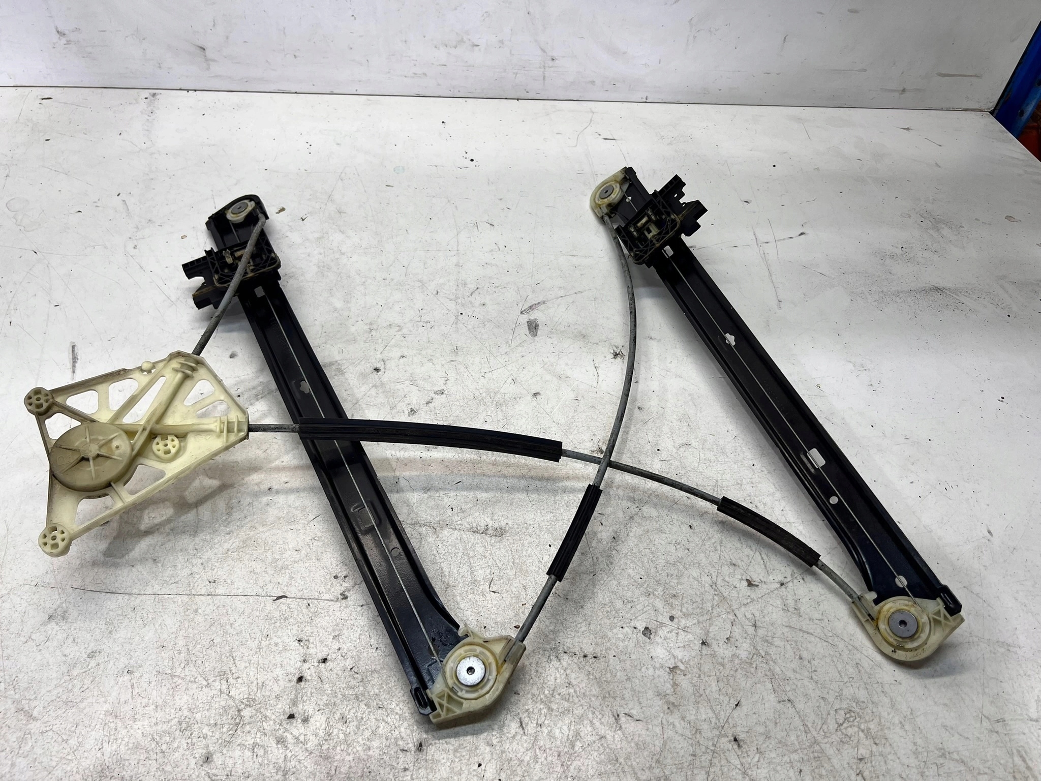 mechanism lifting windows right front AUDI 4M0837462A