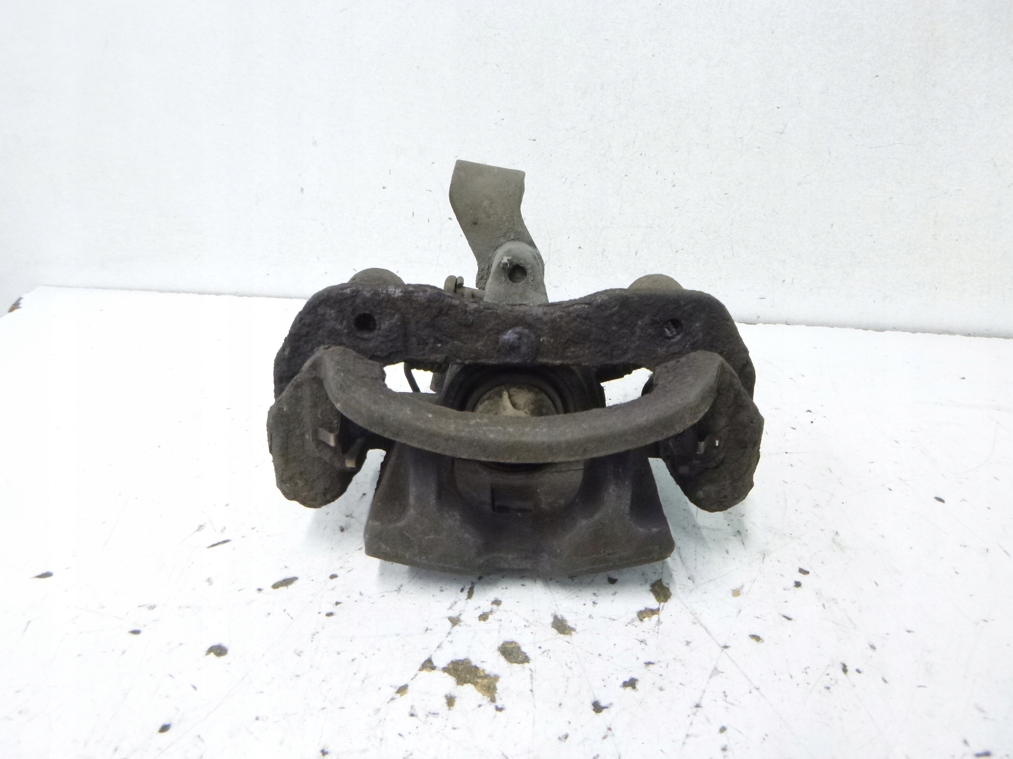caliper brake rear part left Mazda Premacy 2002r.