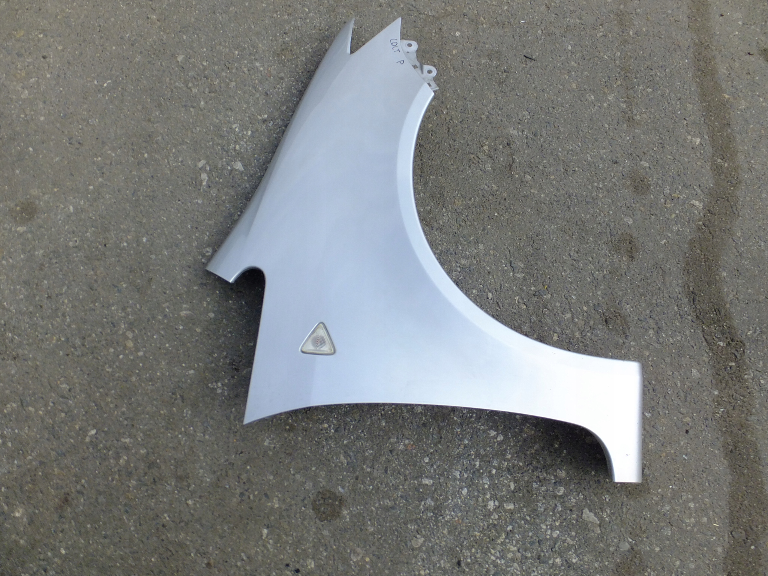 fender right front mitsubishi colt VI Z30 3D 2011r LIFT