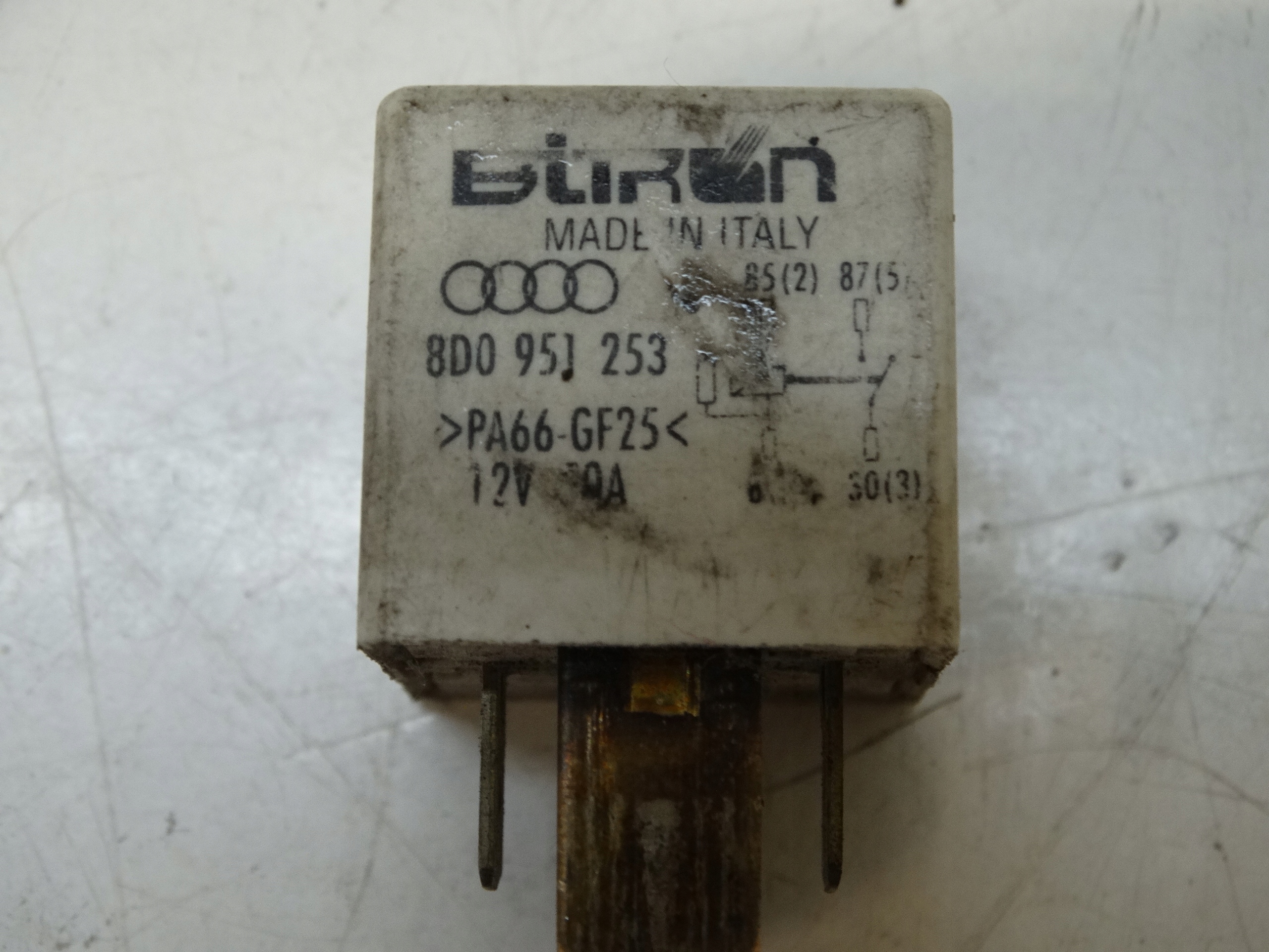 relay 370 AUDI VW SKODA SEAT 8D0951253