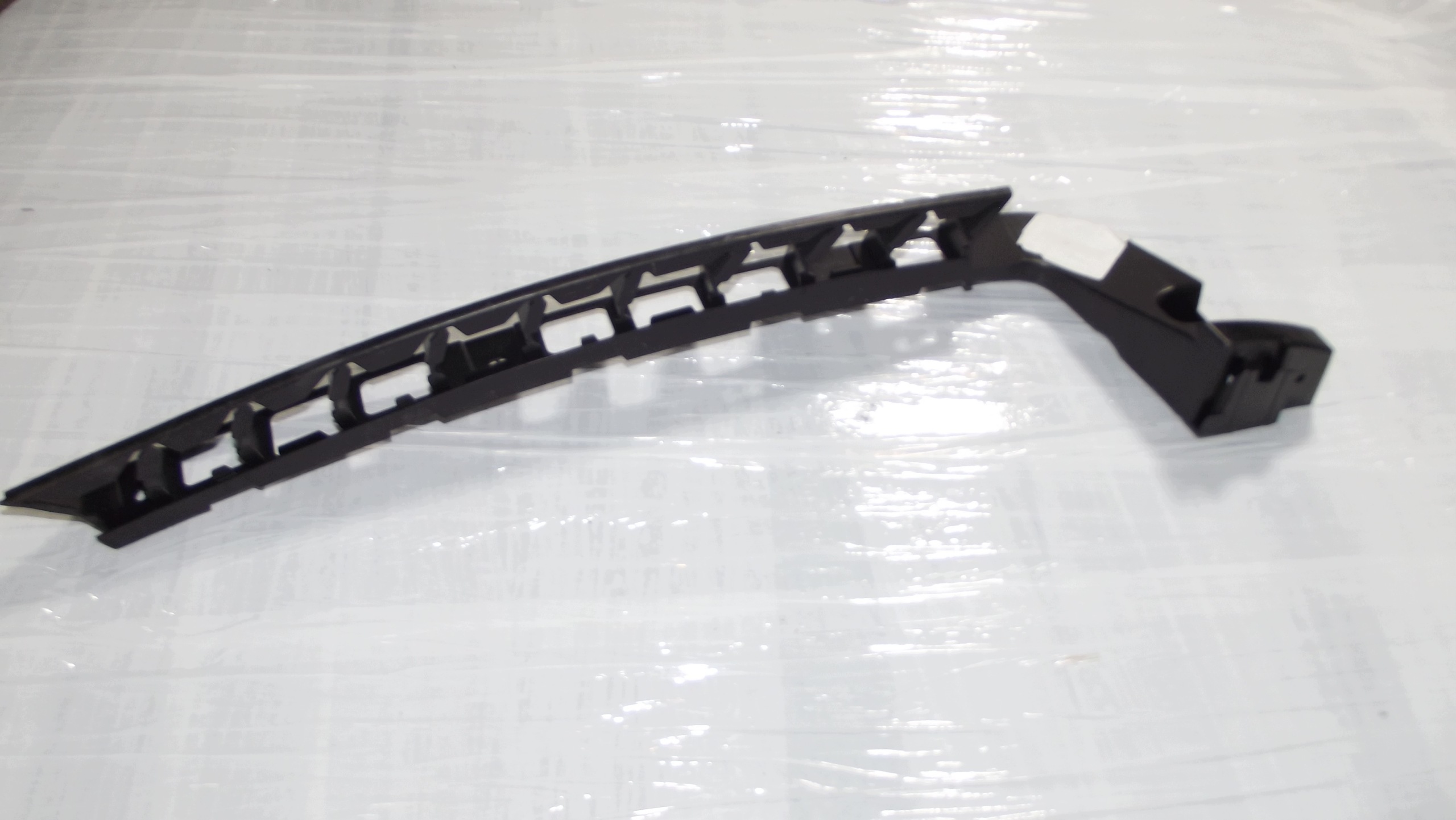 Skoda Octavia III Kombi bumper bracket left rear part 5E9807863