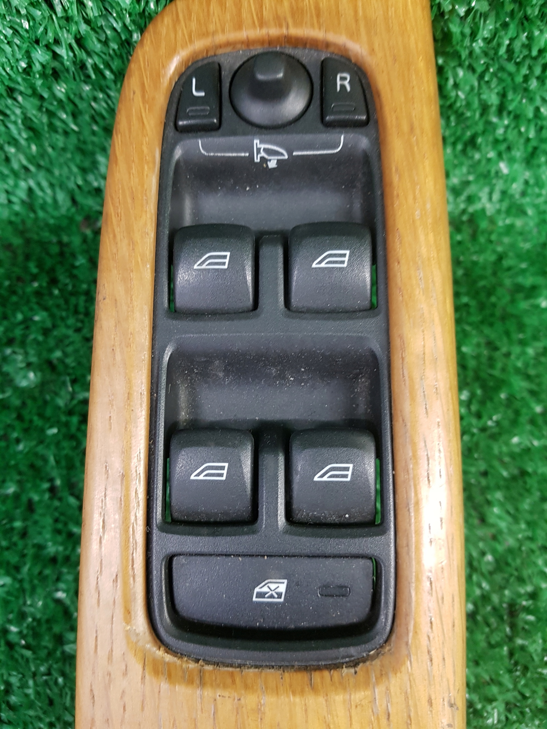 control panel of the window driver´s VOLVO S40 II 31334350
