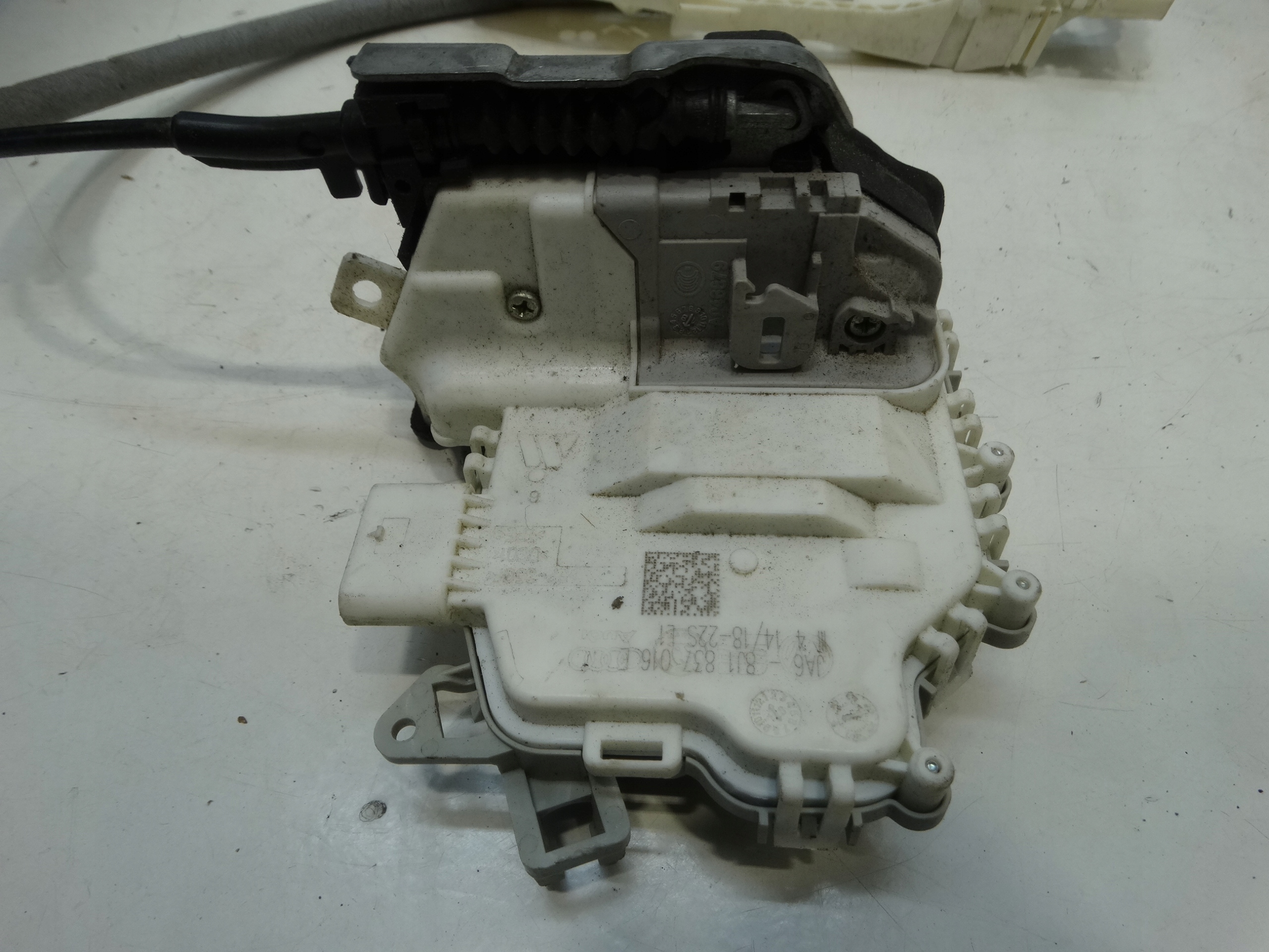 lock door right front VOLKSWAGEN AUDI 8J1837016E 6PIN