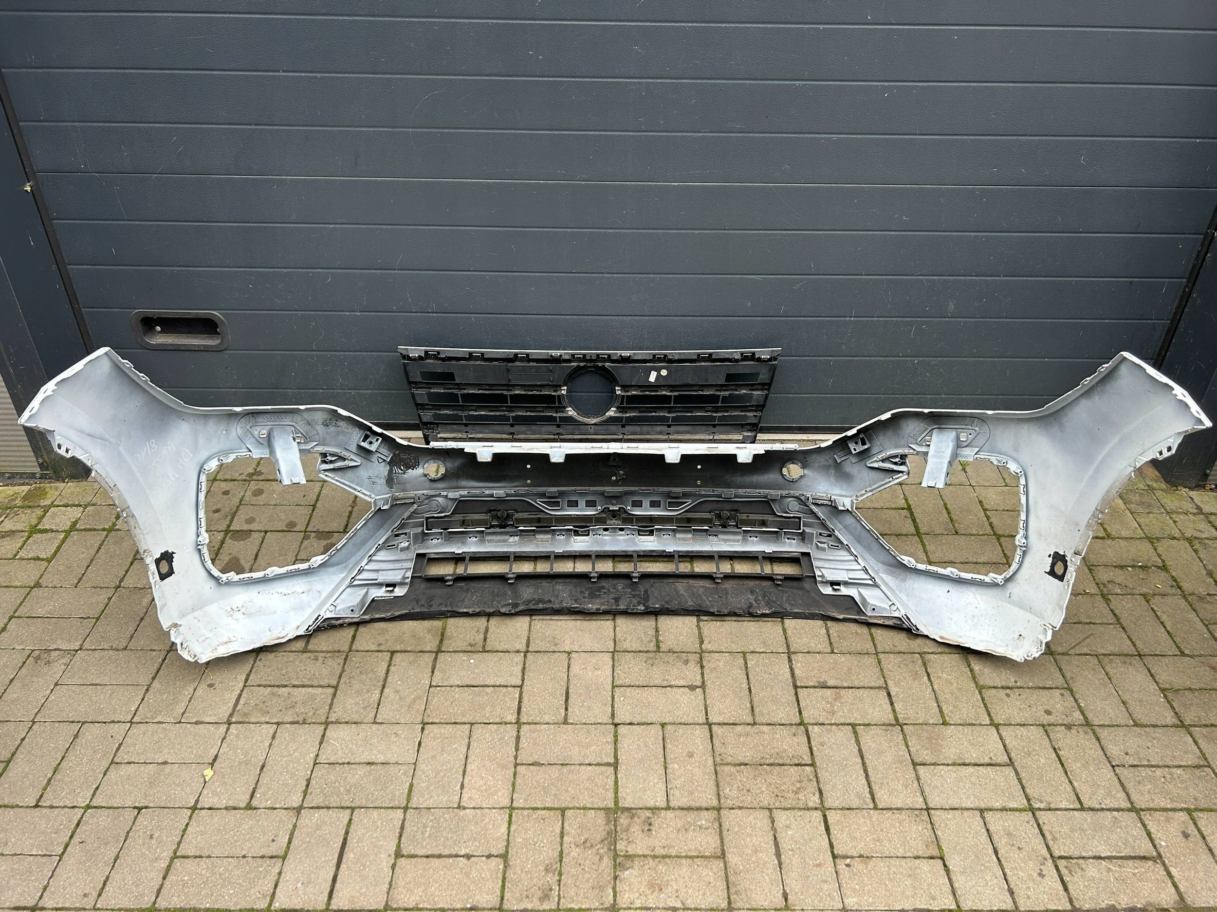 Volkswagen Touareg III 18- bumper front front