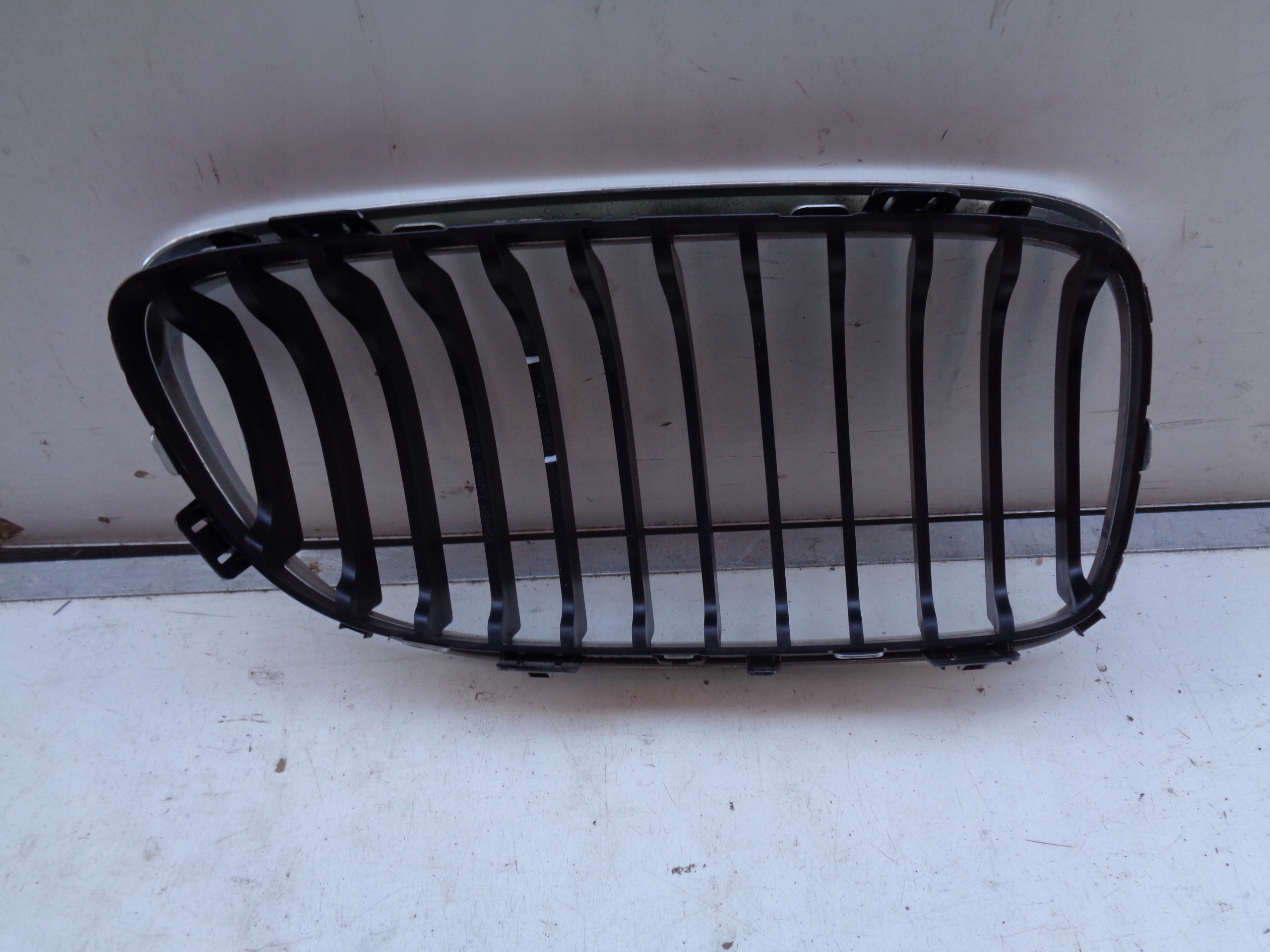 front PREKLADgrill kidney grille left BMW 3 E90 E91 08- LIFT