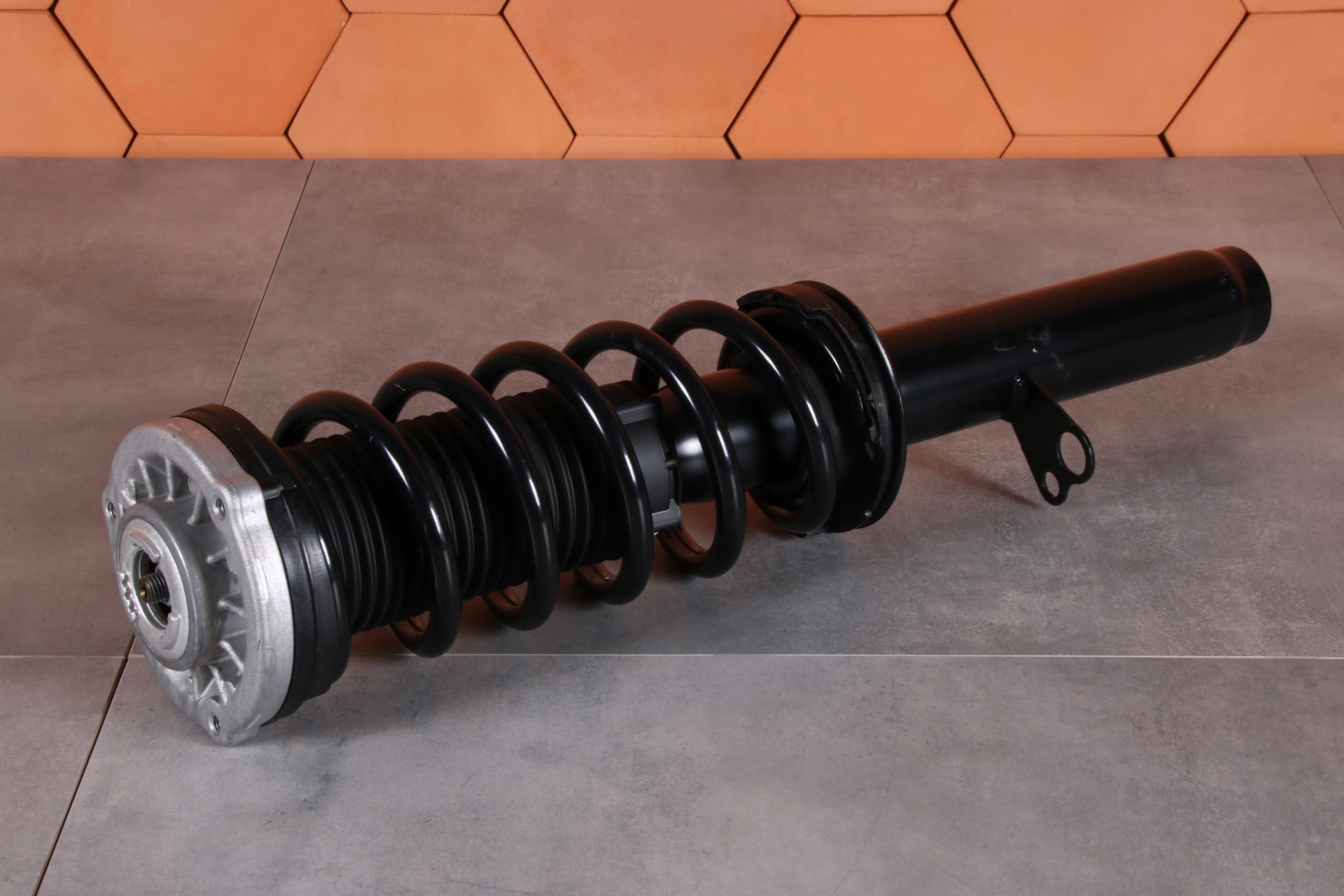 BMW 5 G30 G30 LCI shock absorber left front front XDRIVE 6866607 15 km !!!