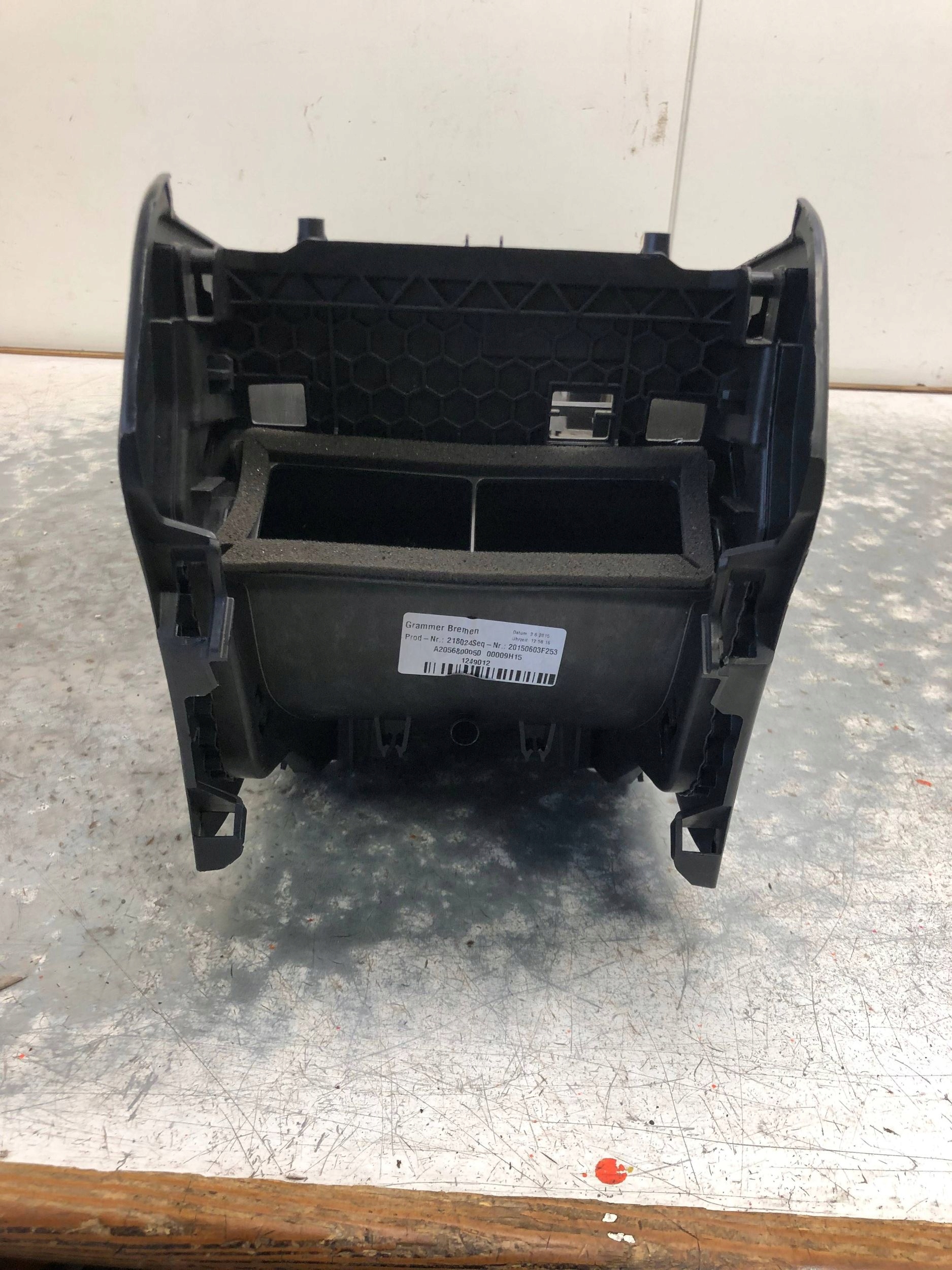 TUNEL mitte MERCEDES W205 A2056800050