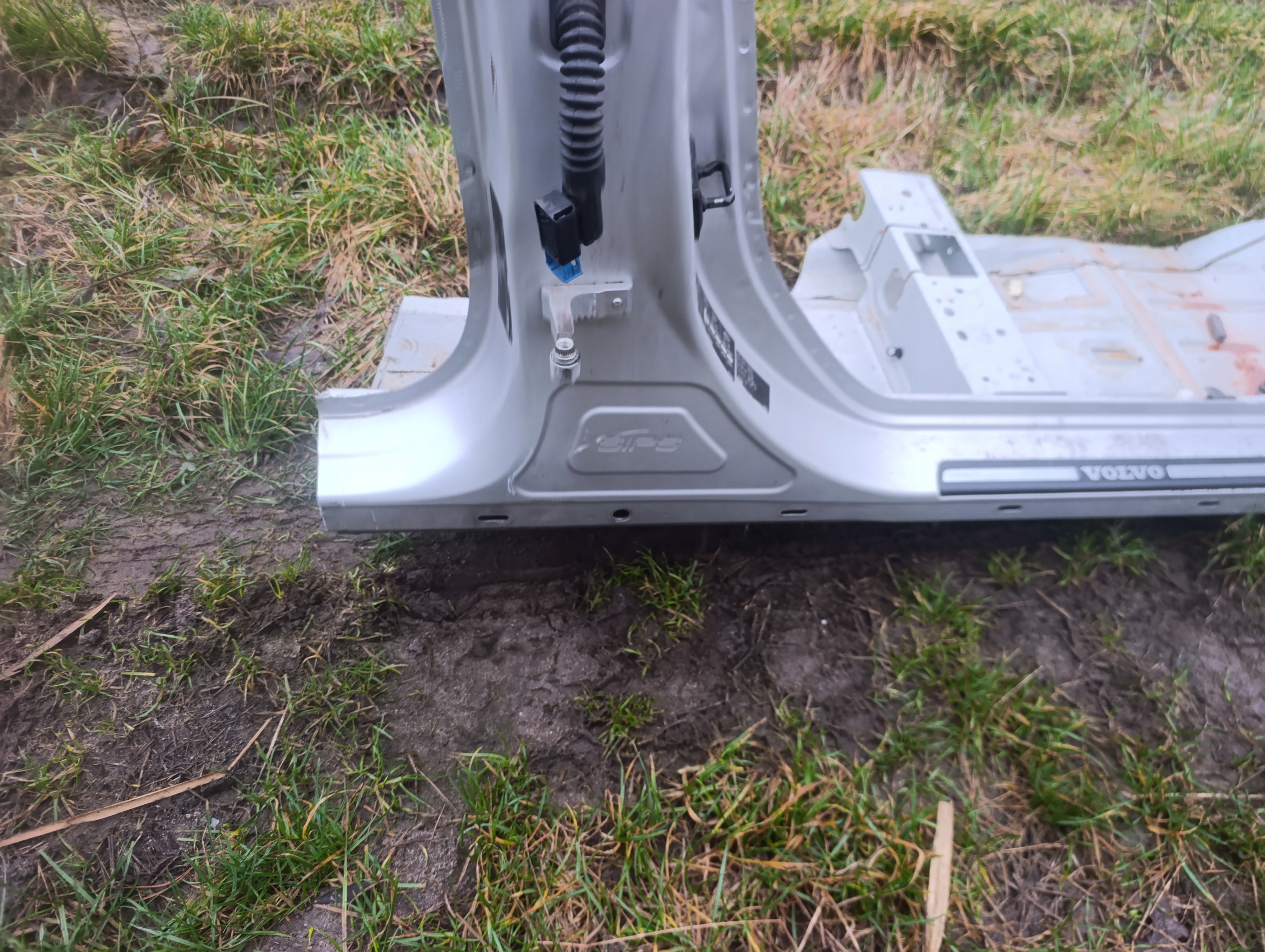 sloupek pravý předek přední Volvo S60 II