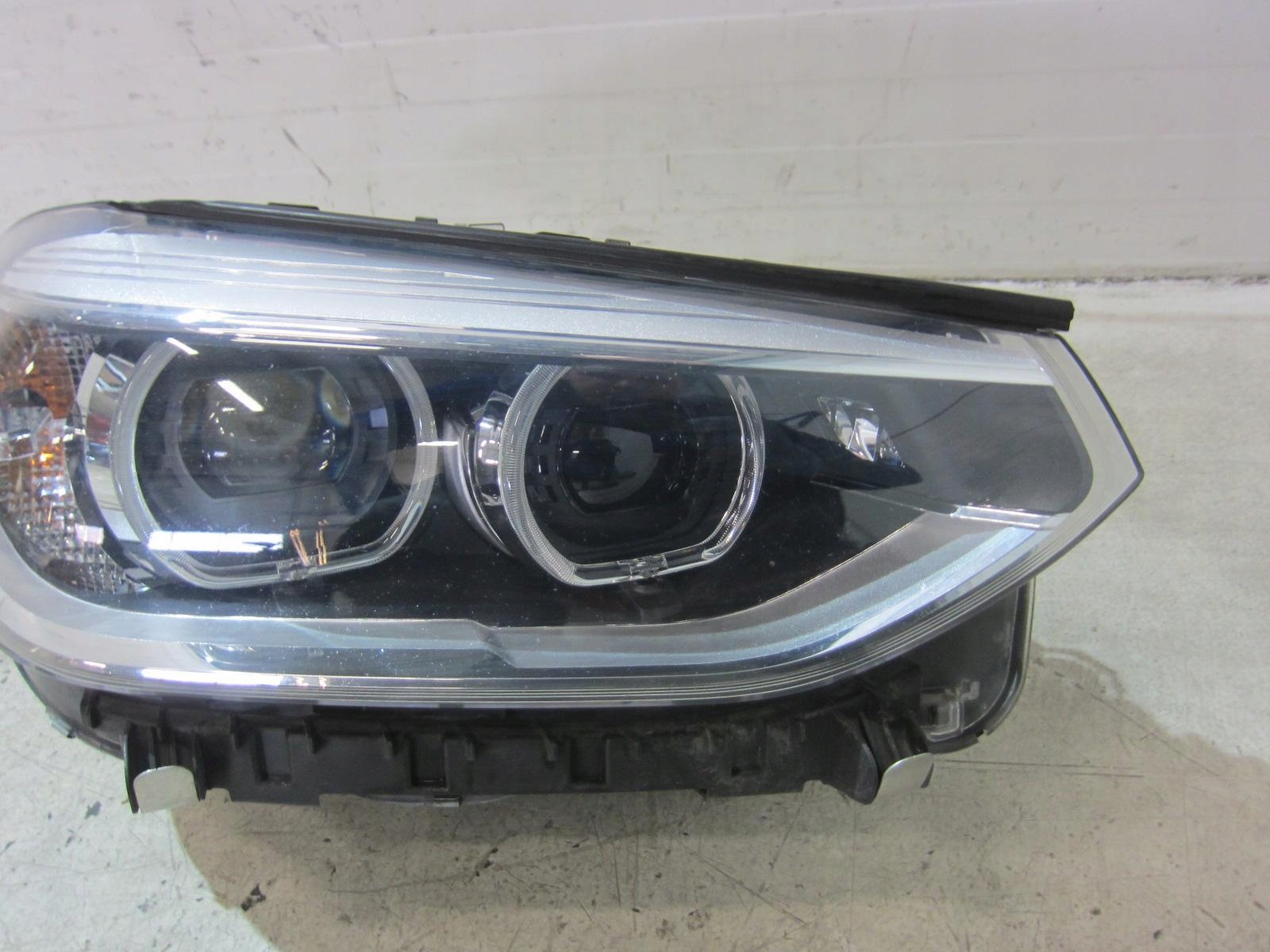 BMW X3 G01 USA LAMPA LEWA PRZEDNIA PRZÓD PRAWA 8496822 7466122 63117466122 Stan opakowania brak opakowania