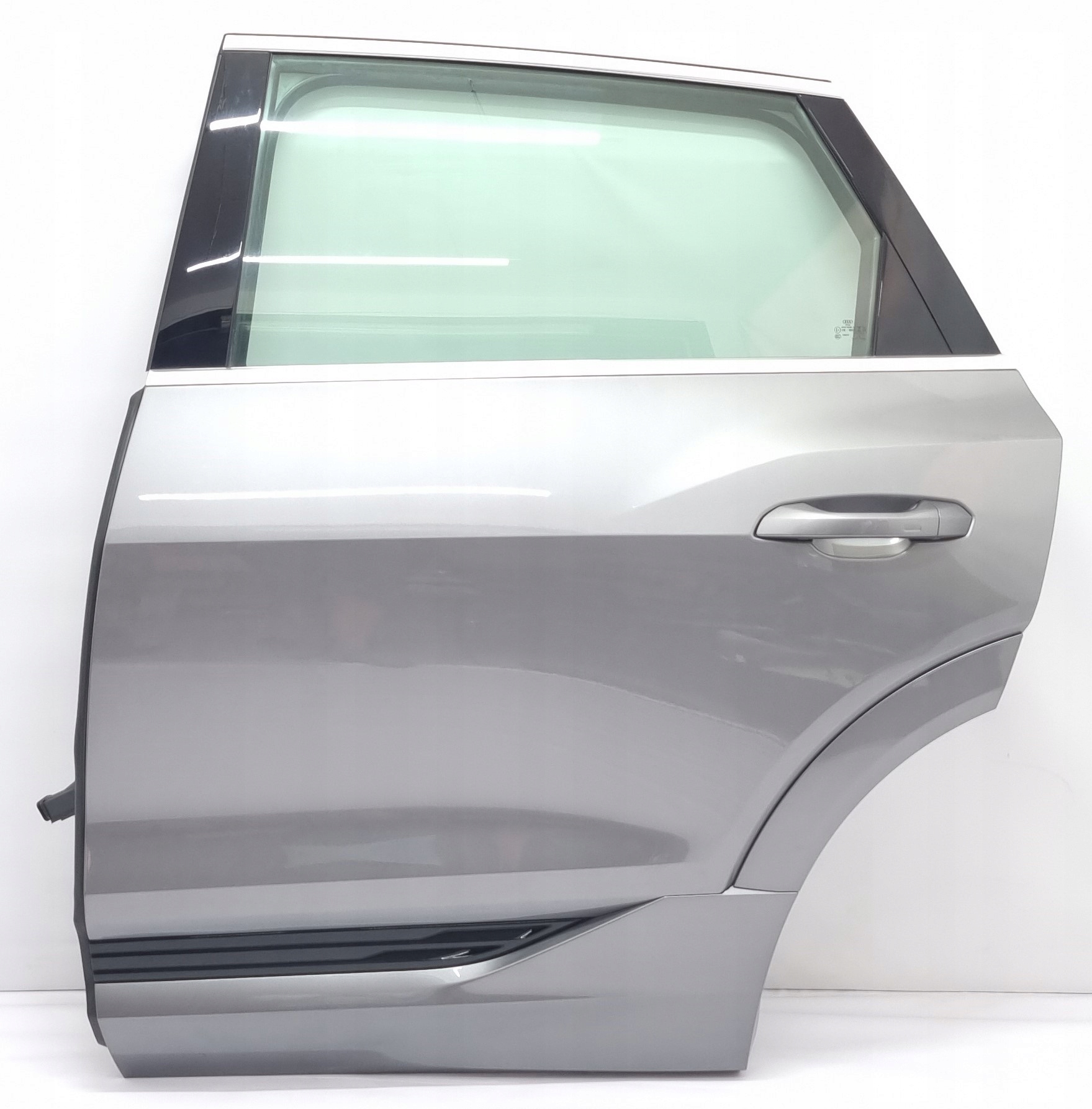 Drzwi lewy tył Audi E-Tron 4KE LZ7F Typ samochodu Samochody osobowe