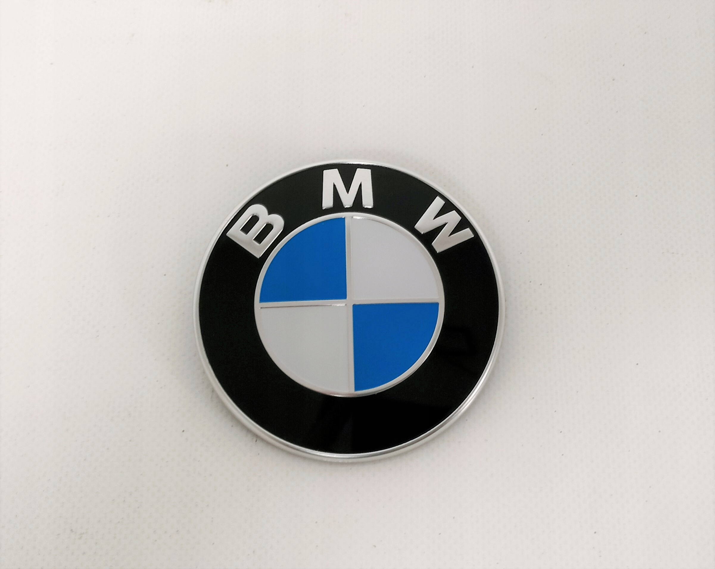 

Nowy Org Emblemat Znaczek Tył Bmw E90 (74mm)