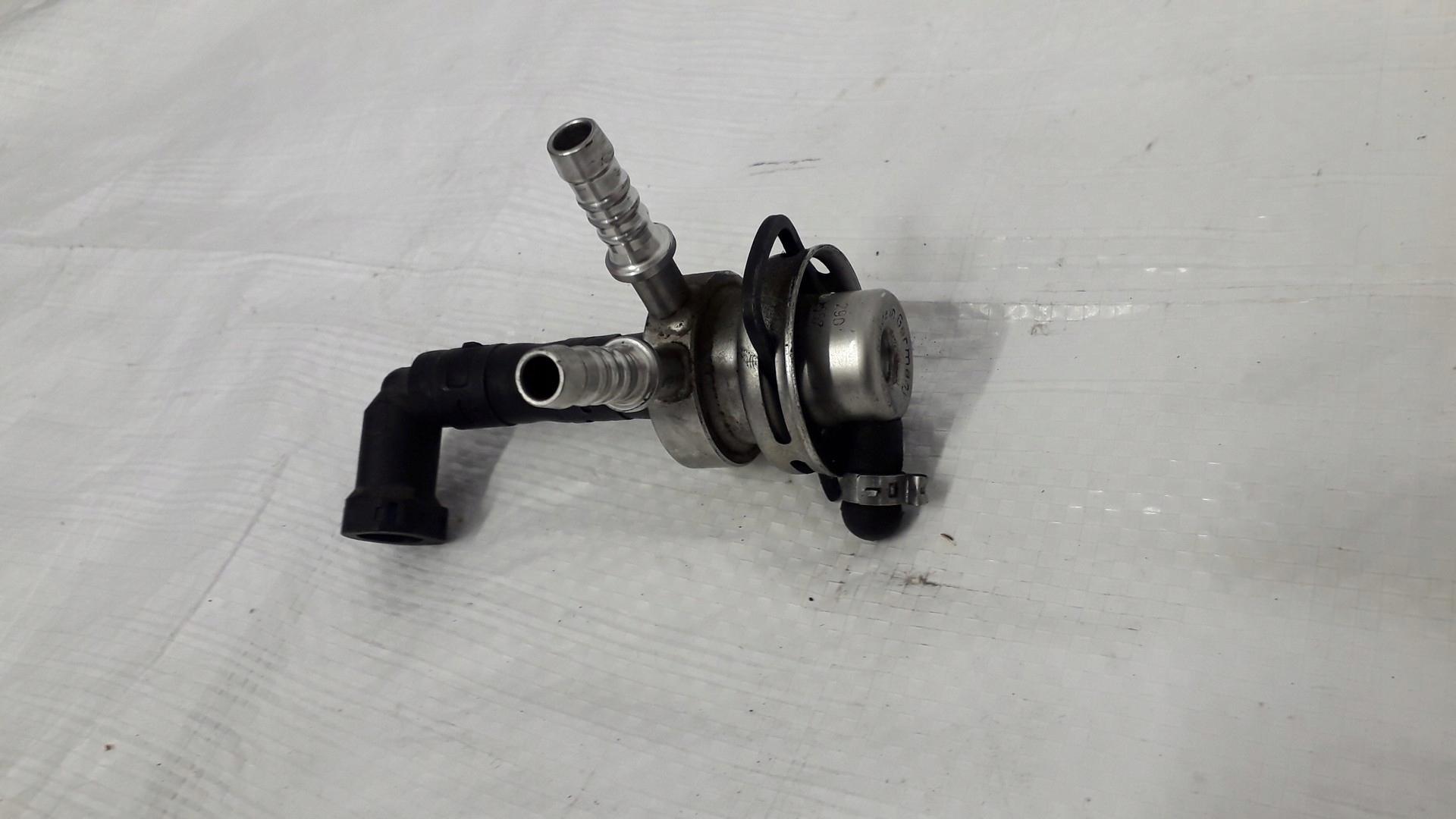 BOSCH 0 280 160 557 Regulator ciśnienia paliwa