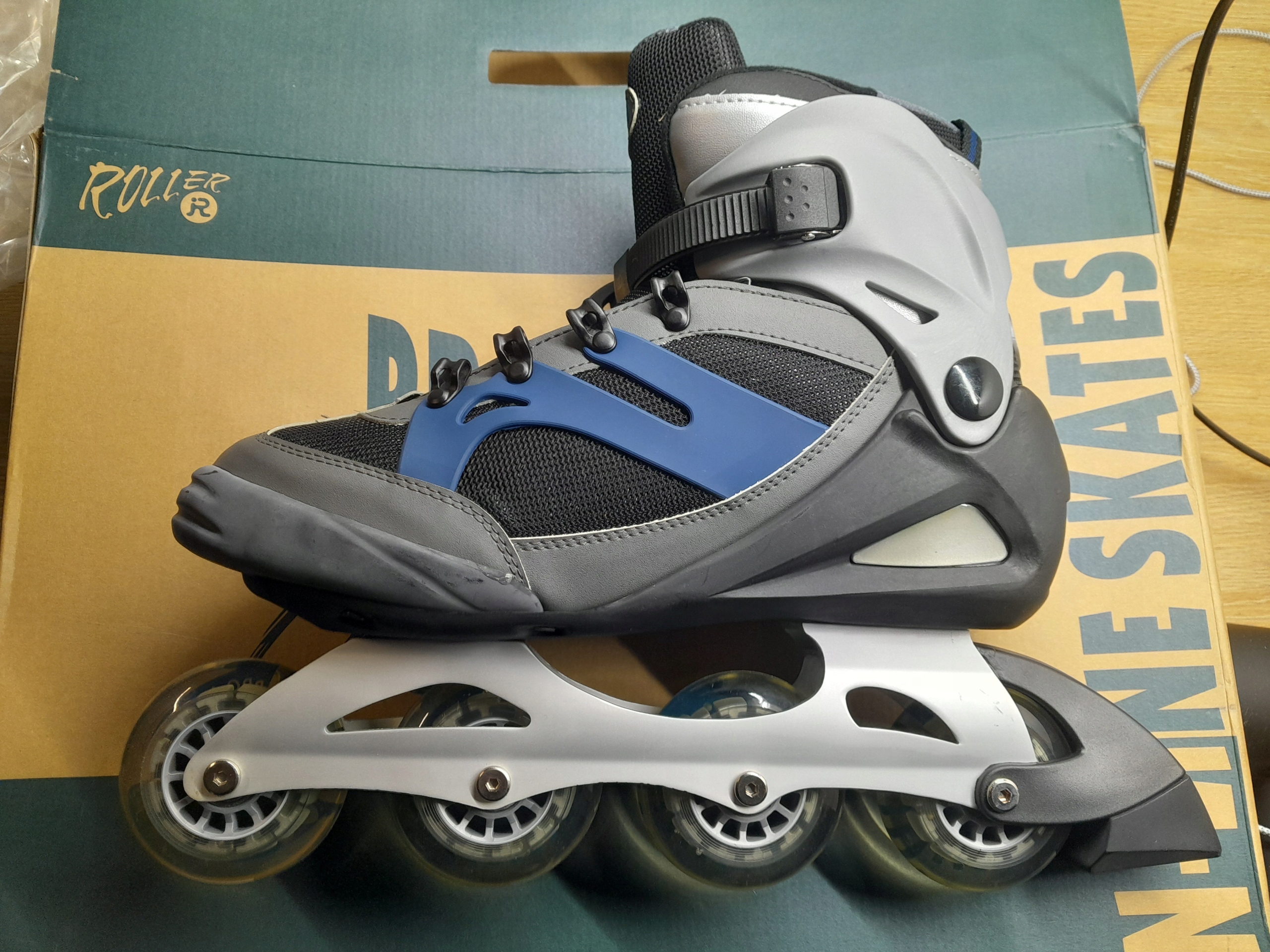 Kolečkové Brusle pro acro šedomodré, velikost 46, délka vložky 29 Cm, abec-5