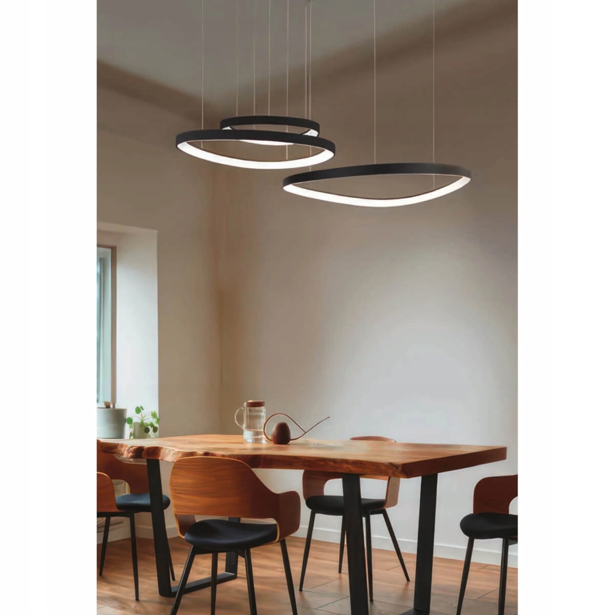 Závěsná velká ohýbatelná lampa Ringi Led Amanda Pendant, stmívatelná do jídelny