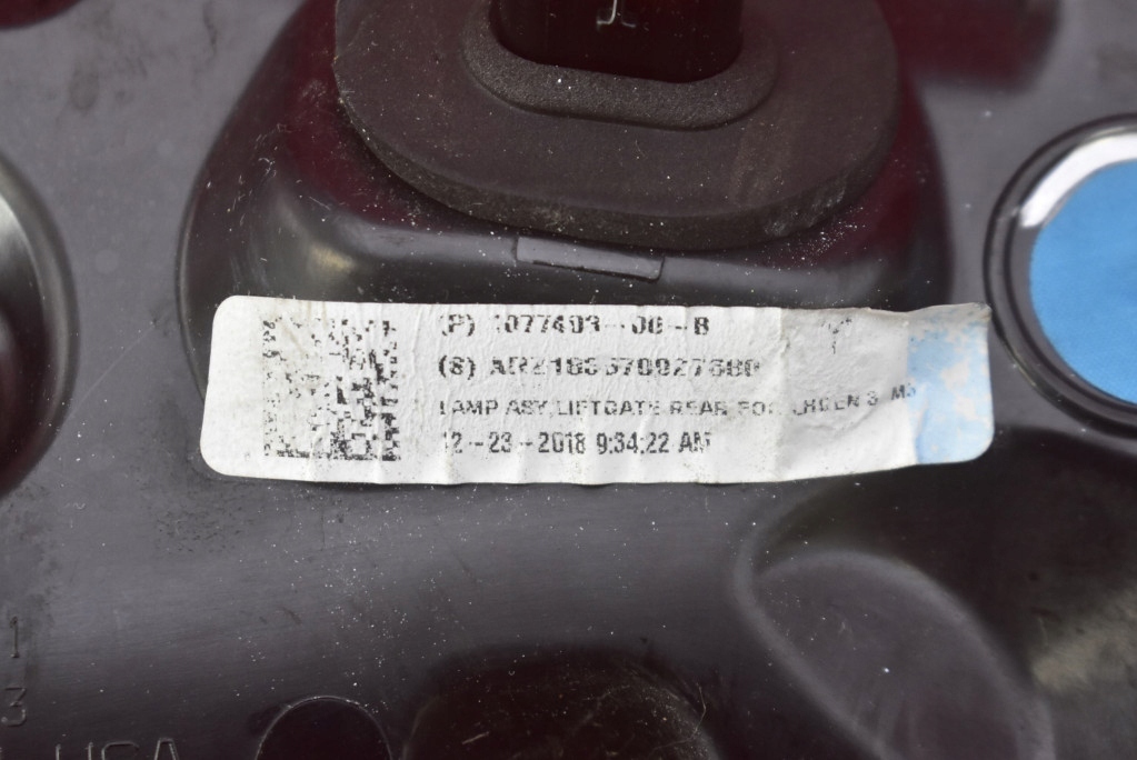 LAMPA LEWA TYŁ TYLNA LED 1077403-00-B TESLA MODEL 3 17-21 Typ samochodu Samochody osobowe