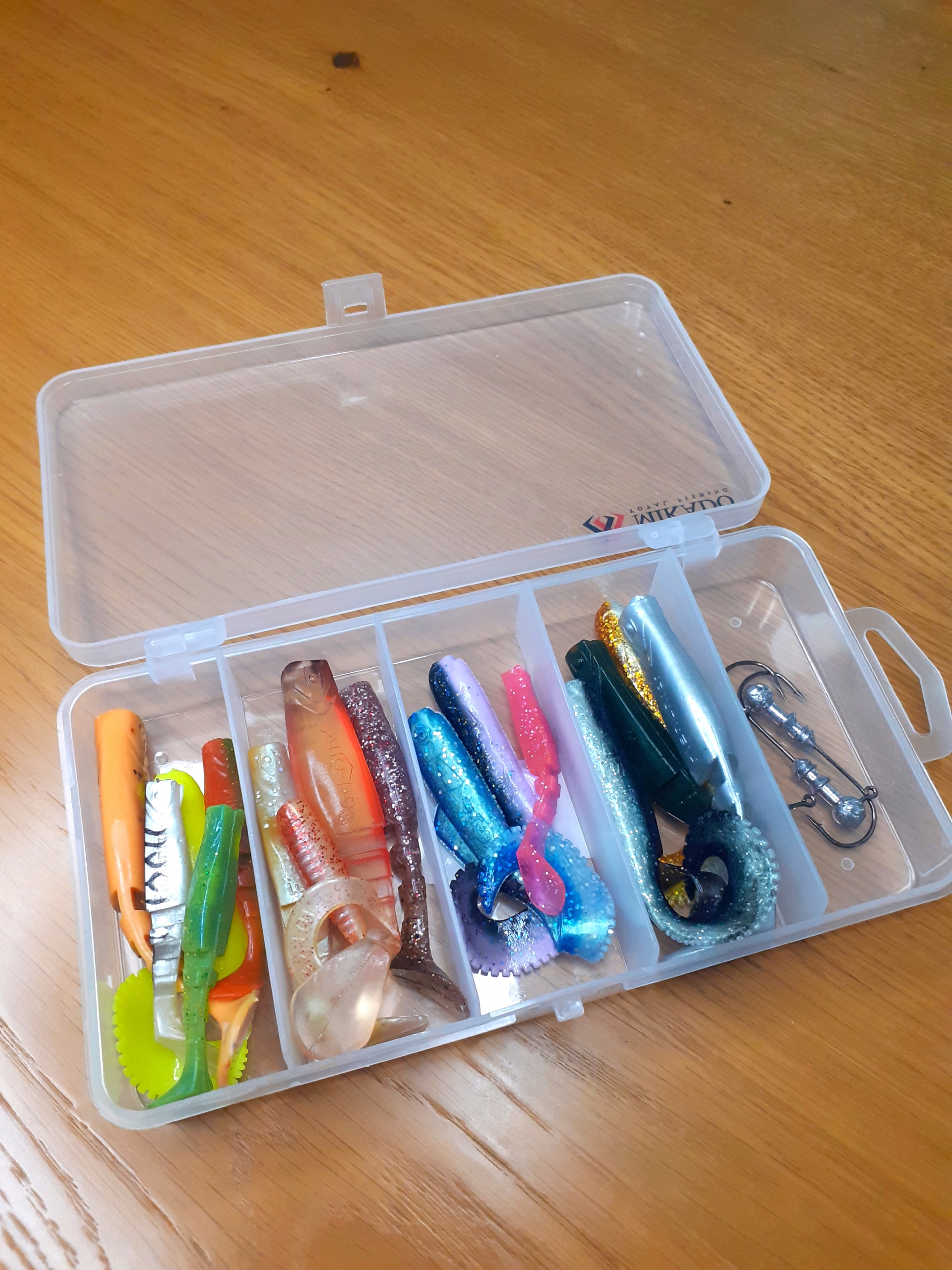 Przynęty spinningowe na ryby + Pudełko Mikado