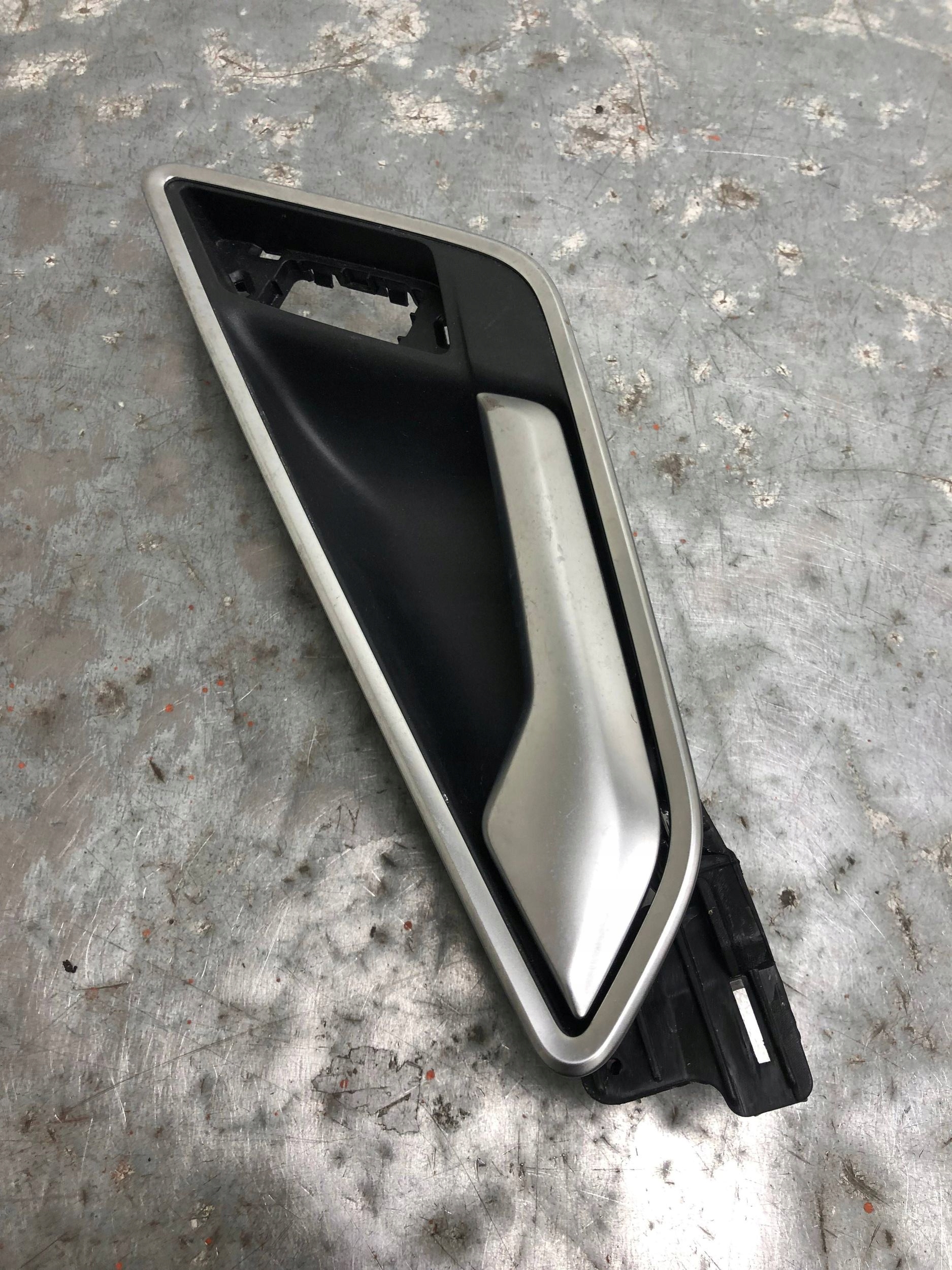 handle inner door left front AUDI Q4 E-TRON 81A837019A